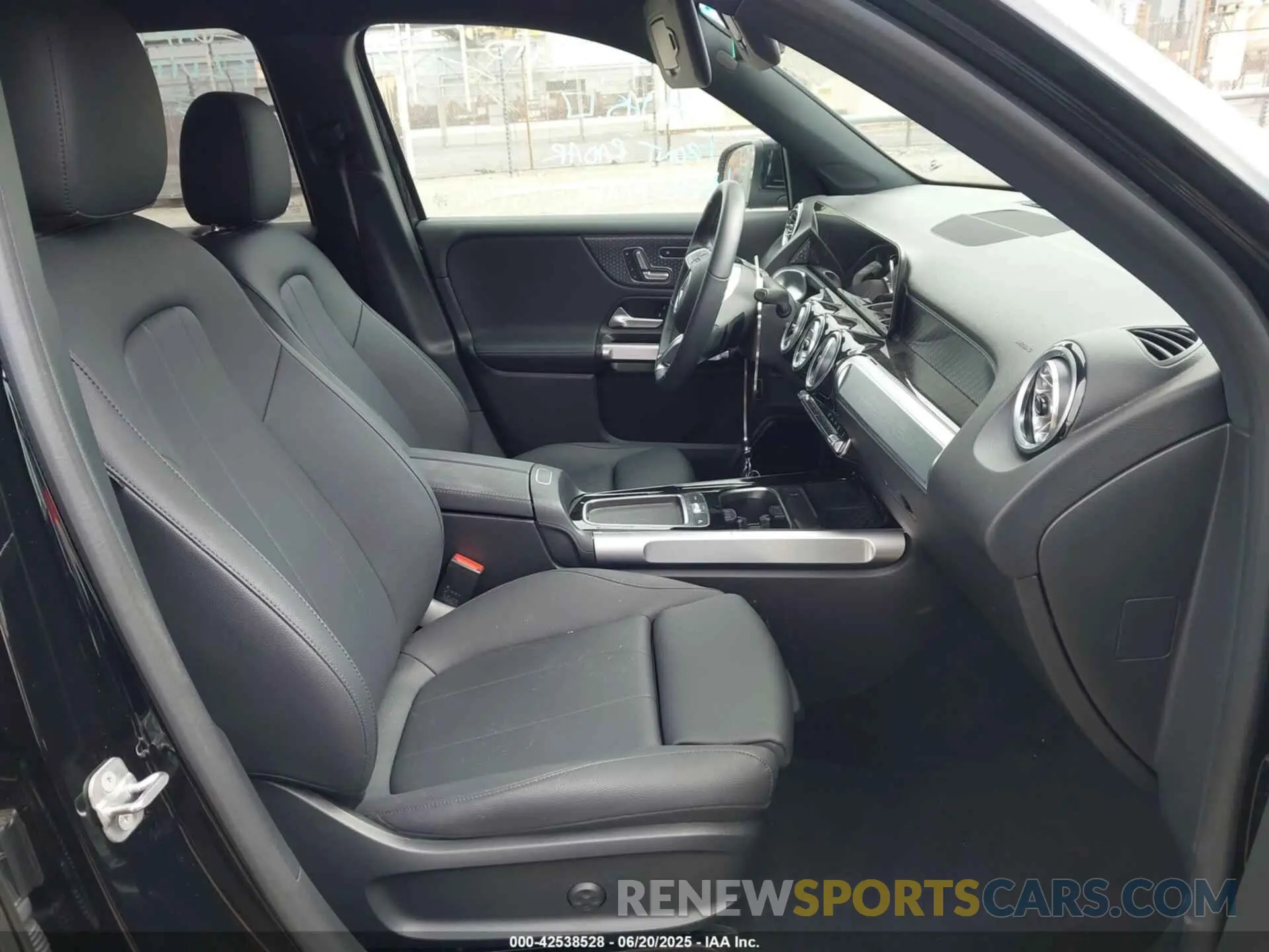 5 Photograph of a damaged car W1N9M0CB4RN099469 MERCEDES-BENZ EQB 250 SUV 2024