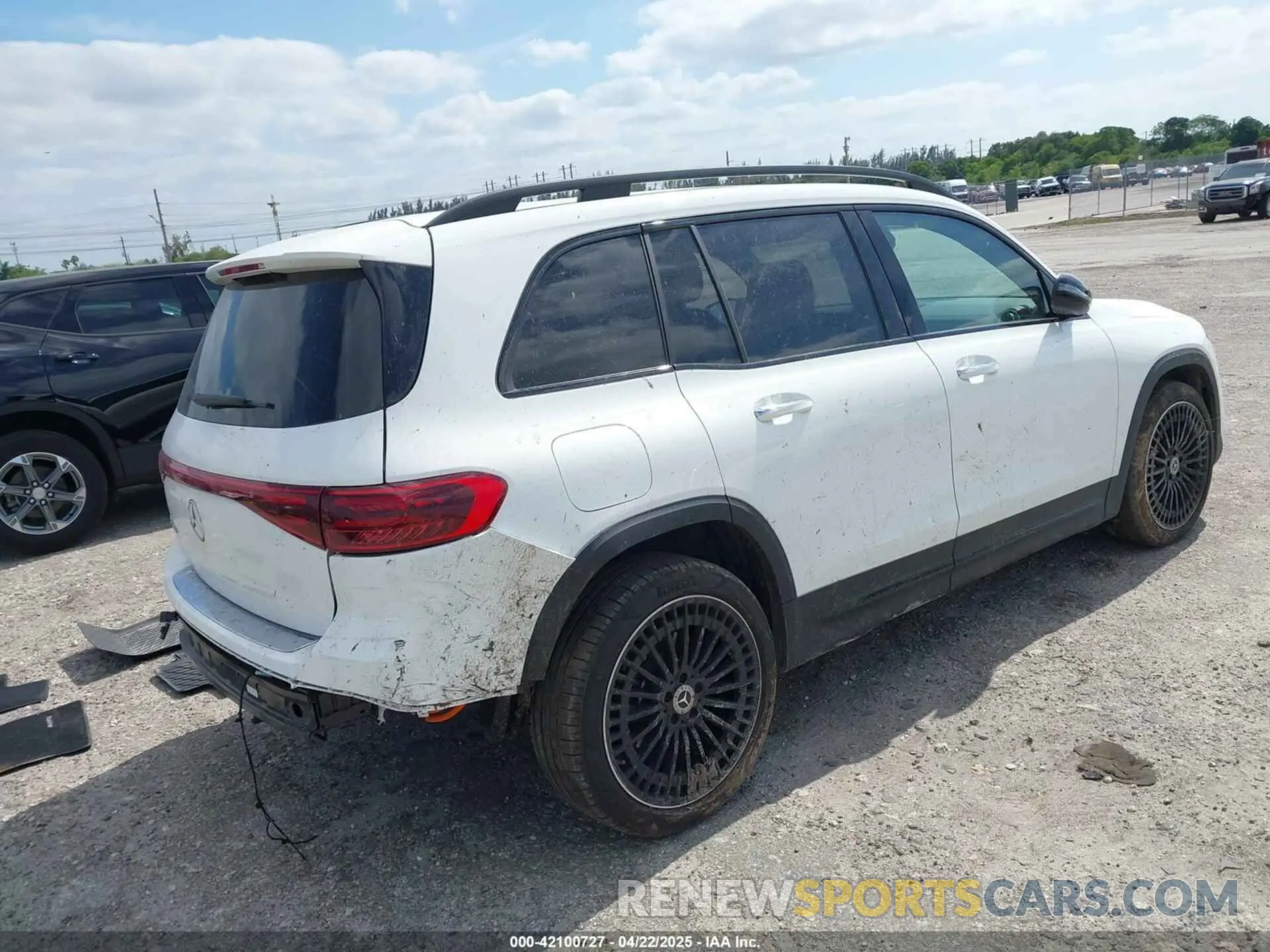 4 Photograph of a damaged car W1N9M0CB7RN109945 MERCEDES-BENZ EQB 250 SUV 2024
