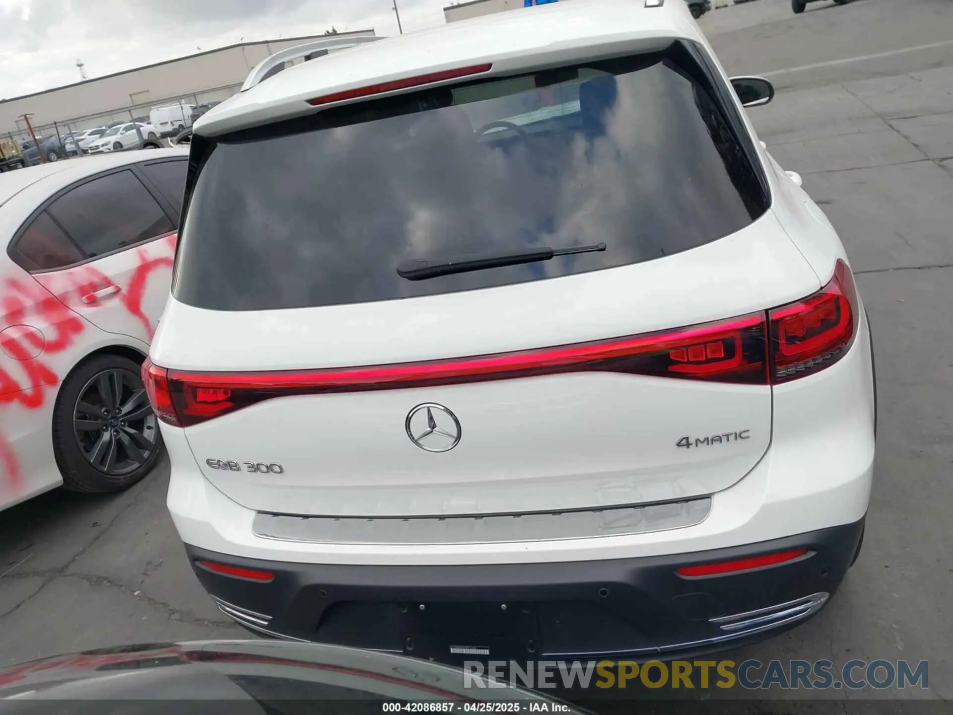 17 Photograph of a damaged car W1N9M0KB5NN012383 MERCEDES-BENZ EQB 300 SUV 2022