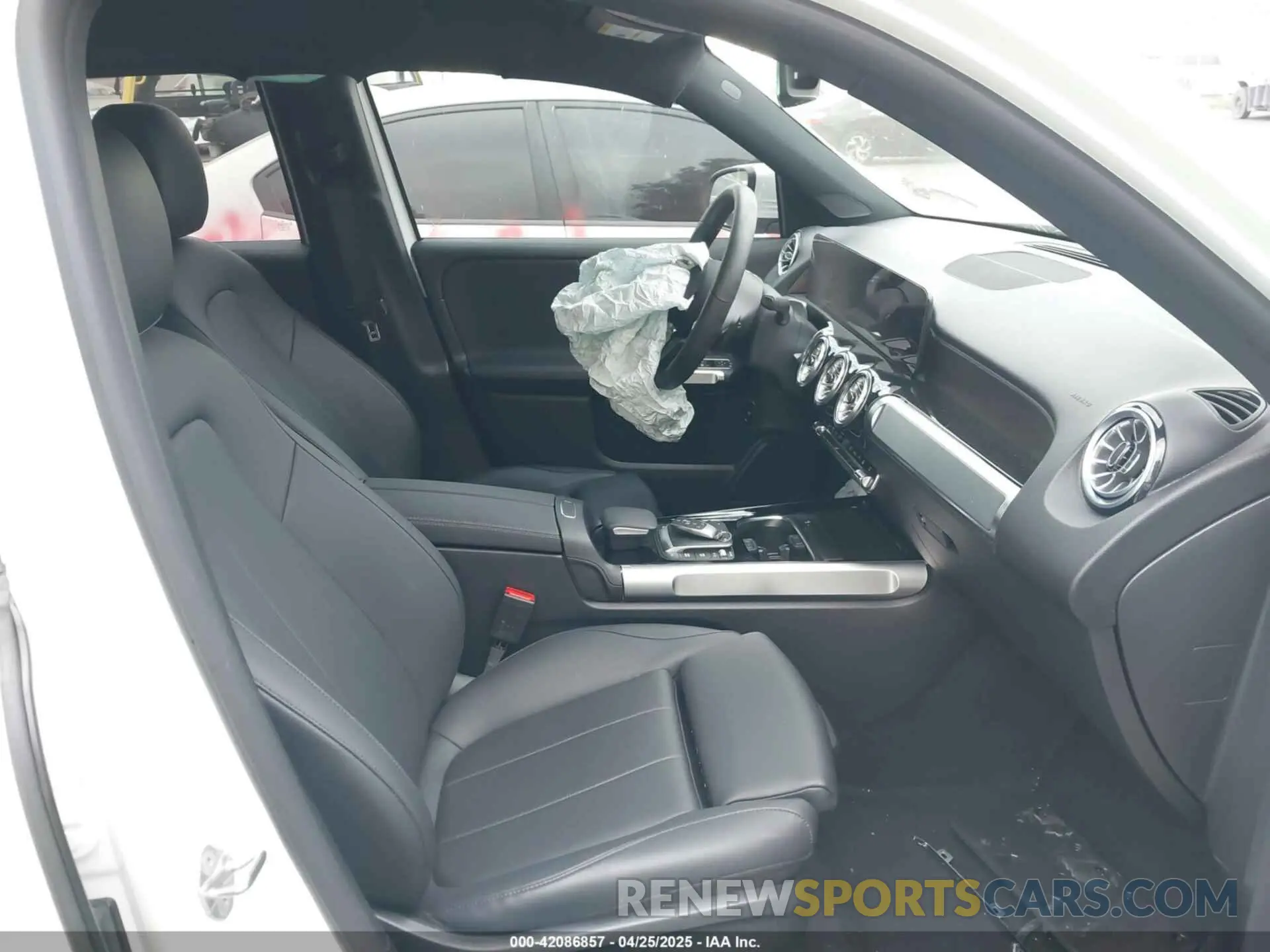 5 Photograph of a damaged car W1N9M0KB5NN012383 MERCEDES-BENZ EQB 300 SUV 2022