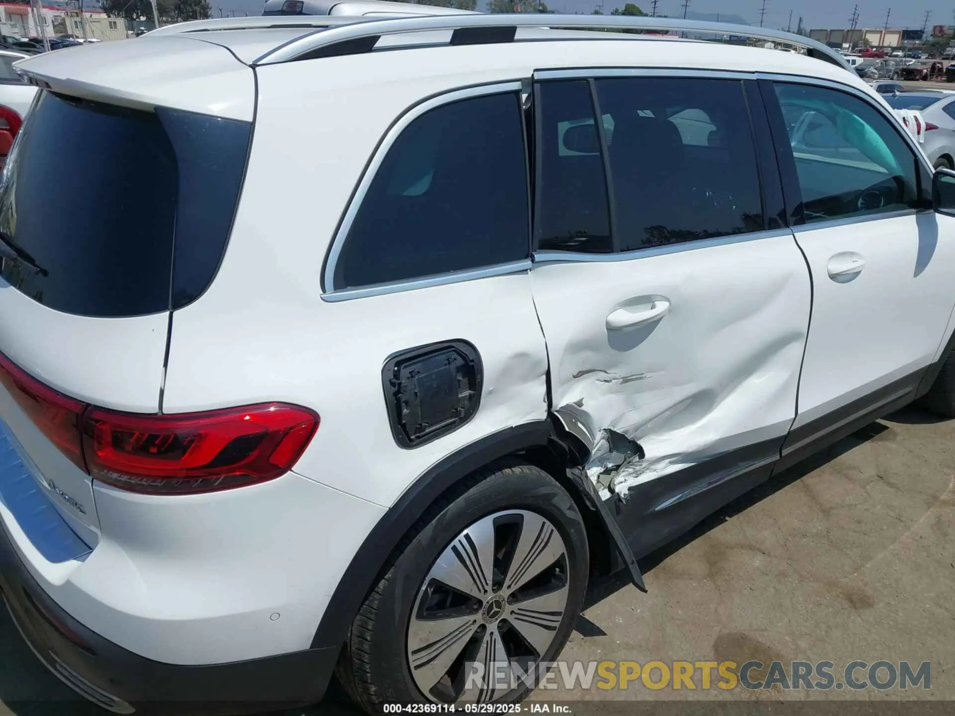 6 Photograph of a damaged car W1N9M0KB3PN034322 MERCEDES-BENZ EQB 300 SUV 2023