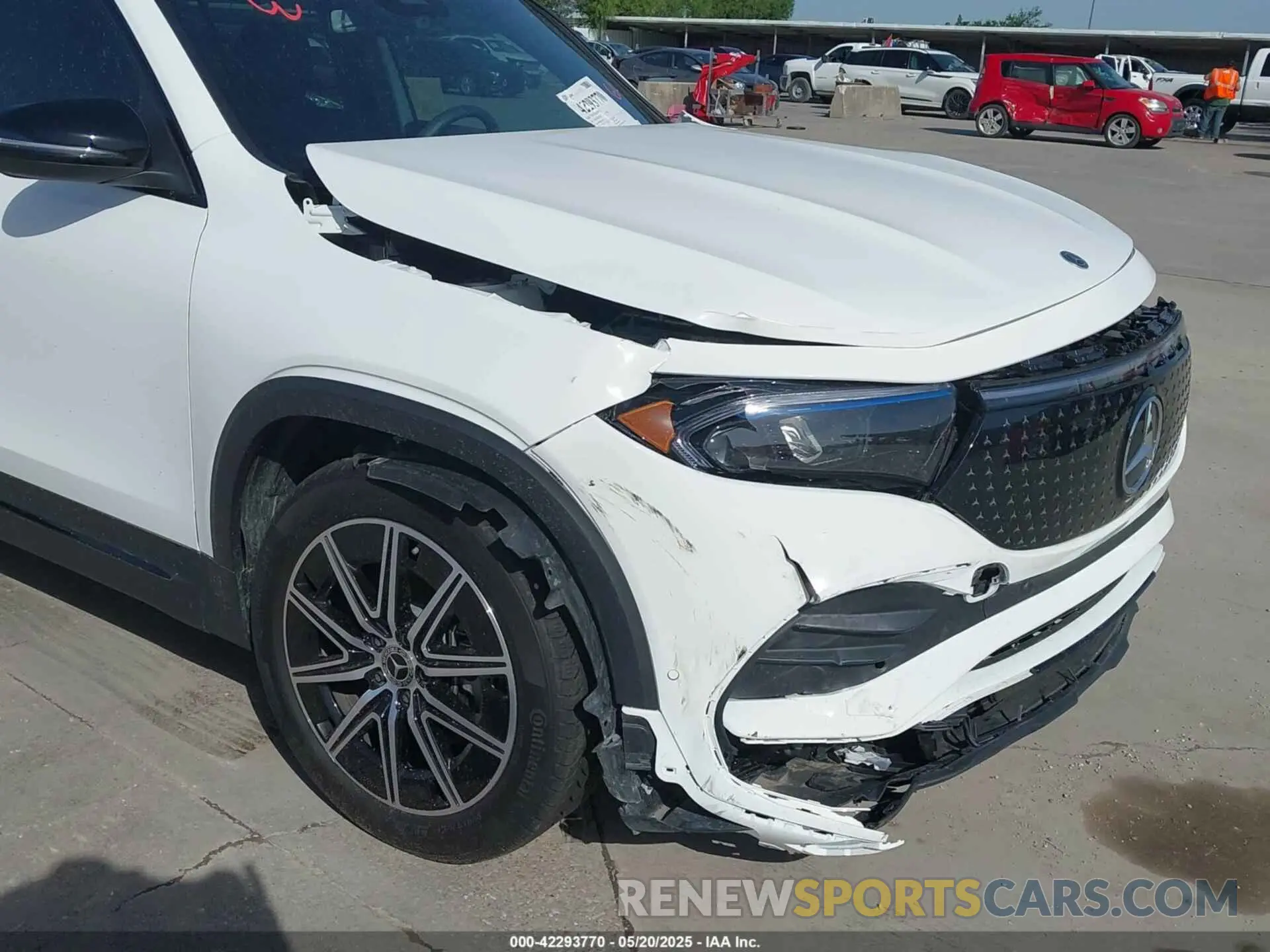 19 Photograph of a damaged car W1N9M0KB8RN104156 MERCEDES-BENZ EQB 300 SUV 2024
