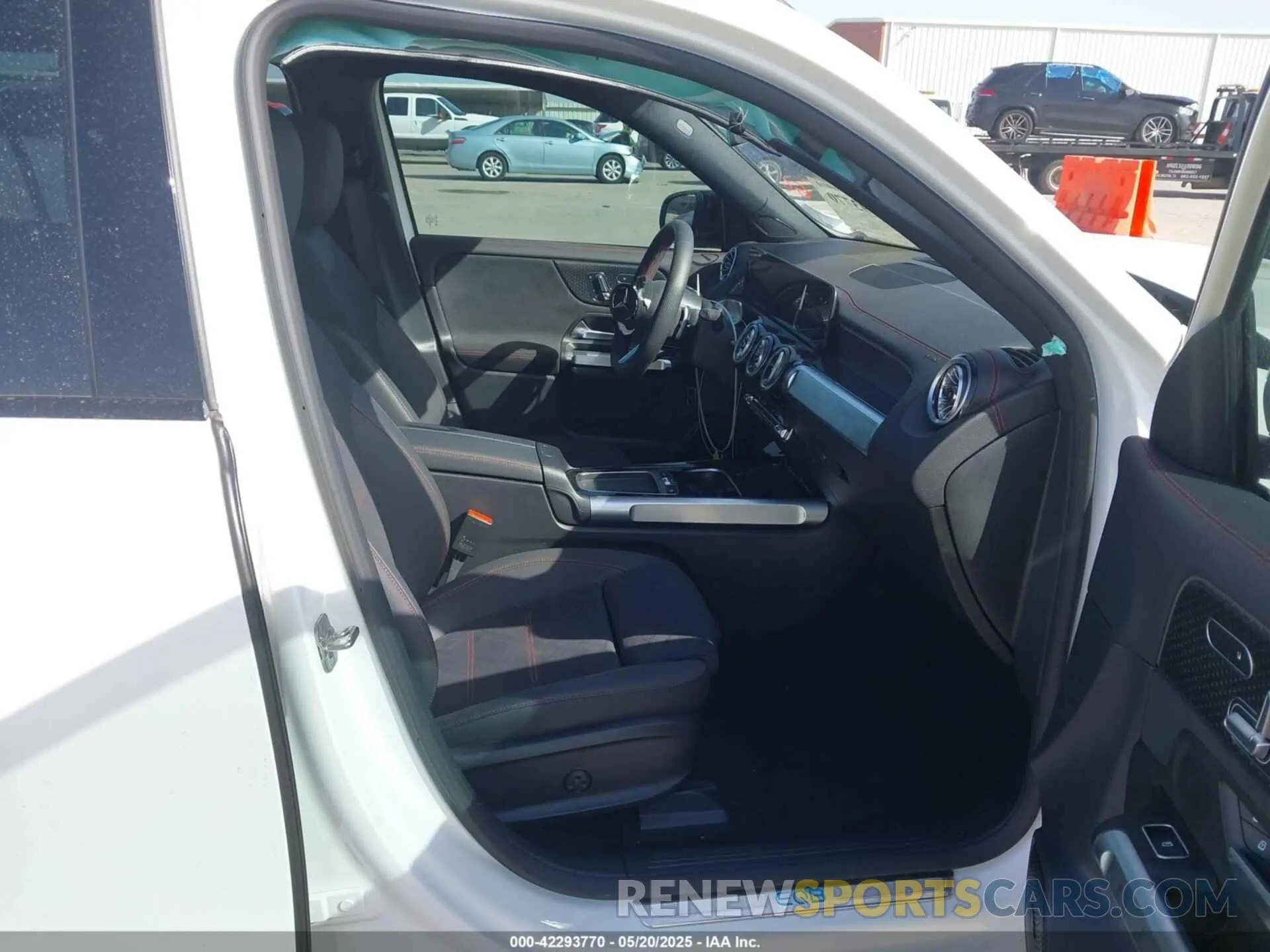 5 Photograph of a damaged car W1N9M0KB8RN104156 MERCEDES-BENZ EQB 300 SUV 2024