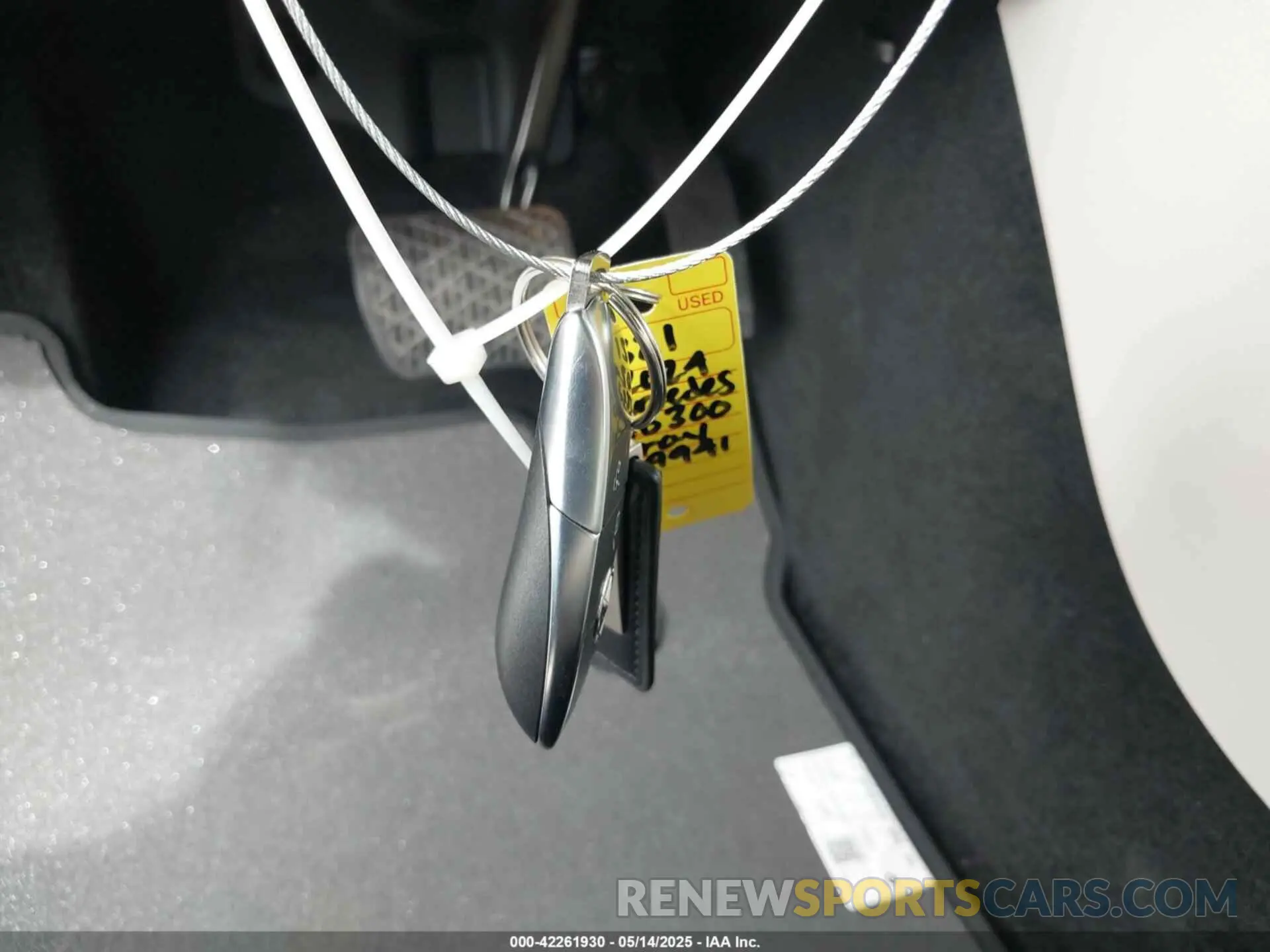 11 Photograph of a damaged car W1N9M0KBXRN079941 MERCEDES-BENZ EQB 300 SUV 2024