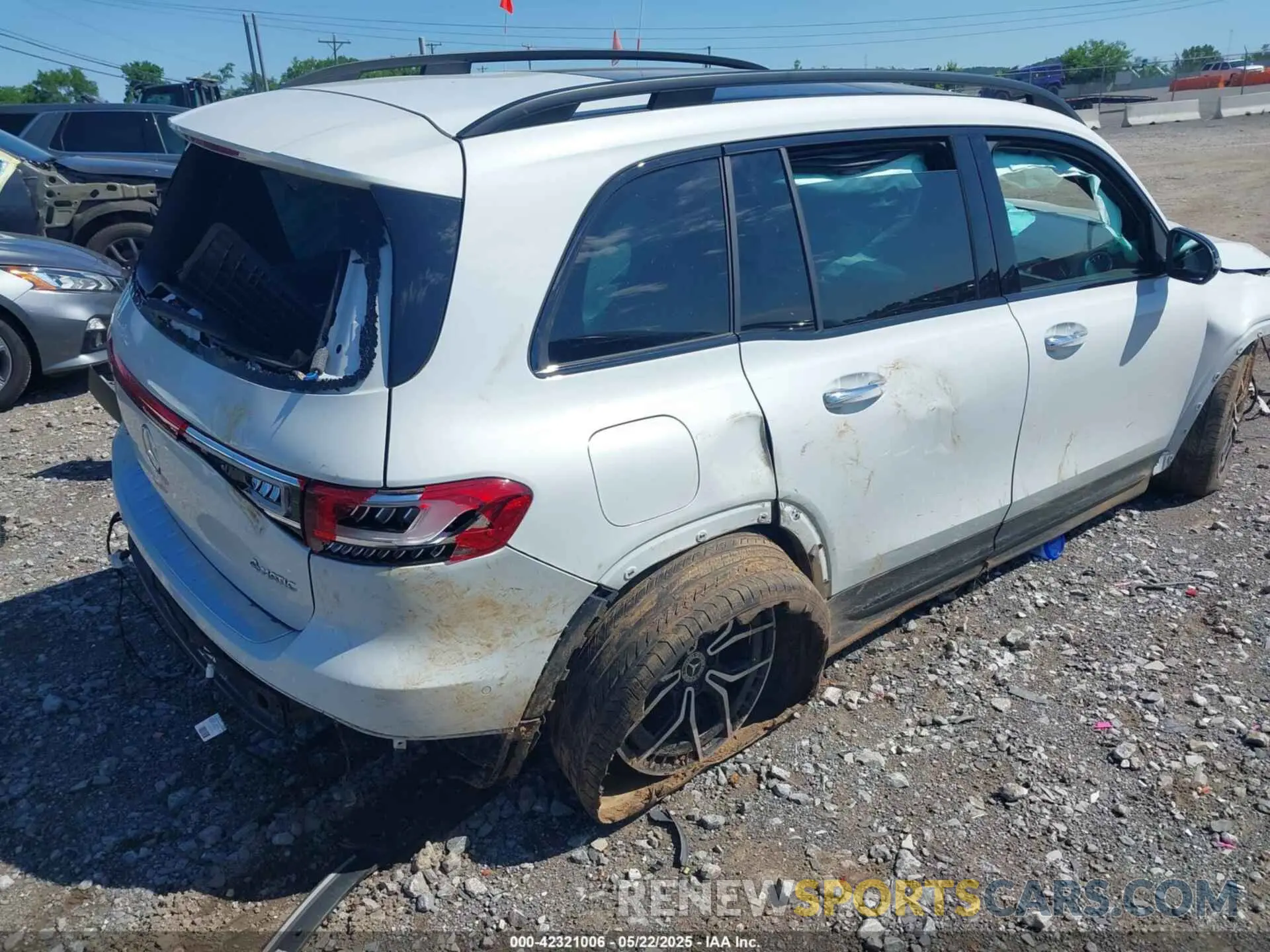 18 Photograph of a damaged car W1N9M1DB8PN064175 MERCEDES-BENZ EQB 350 SUV 2023