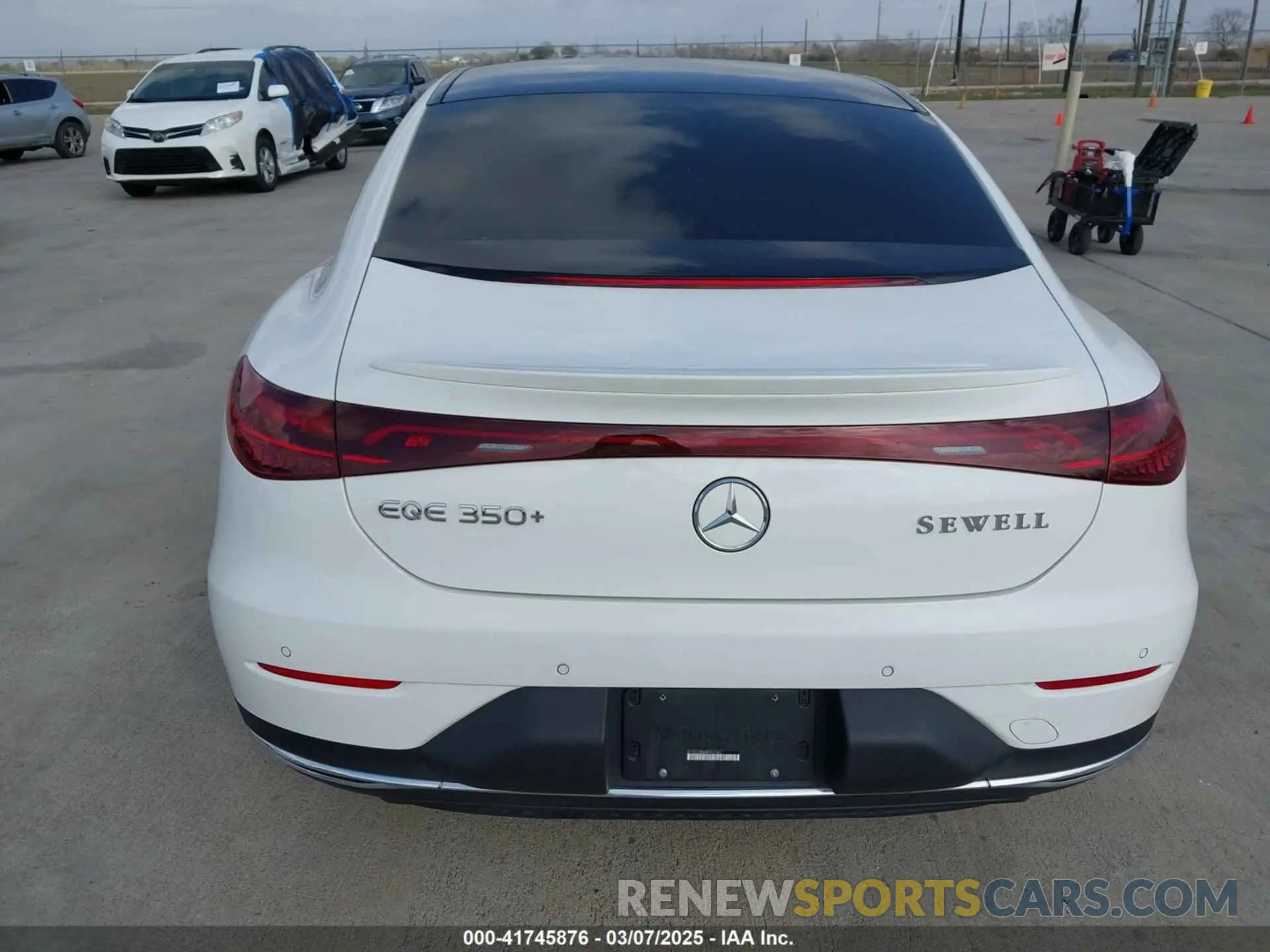 16 Photograph of a damaged car W1KEG2BB4RF061041 MERCEDES-BENZ EQE 350+ 2024