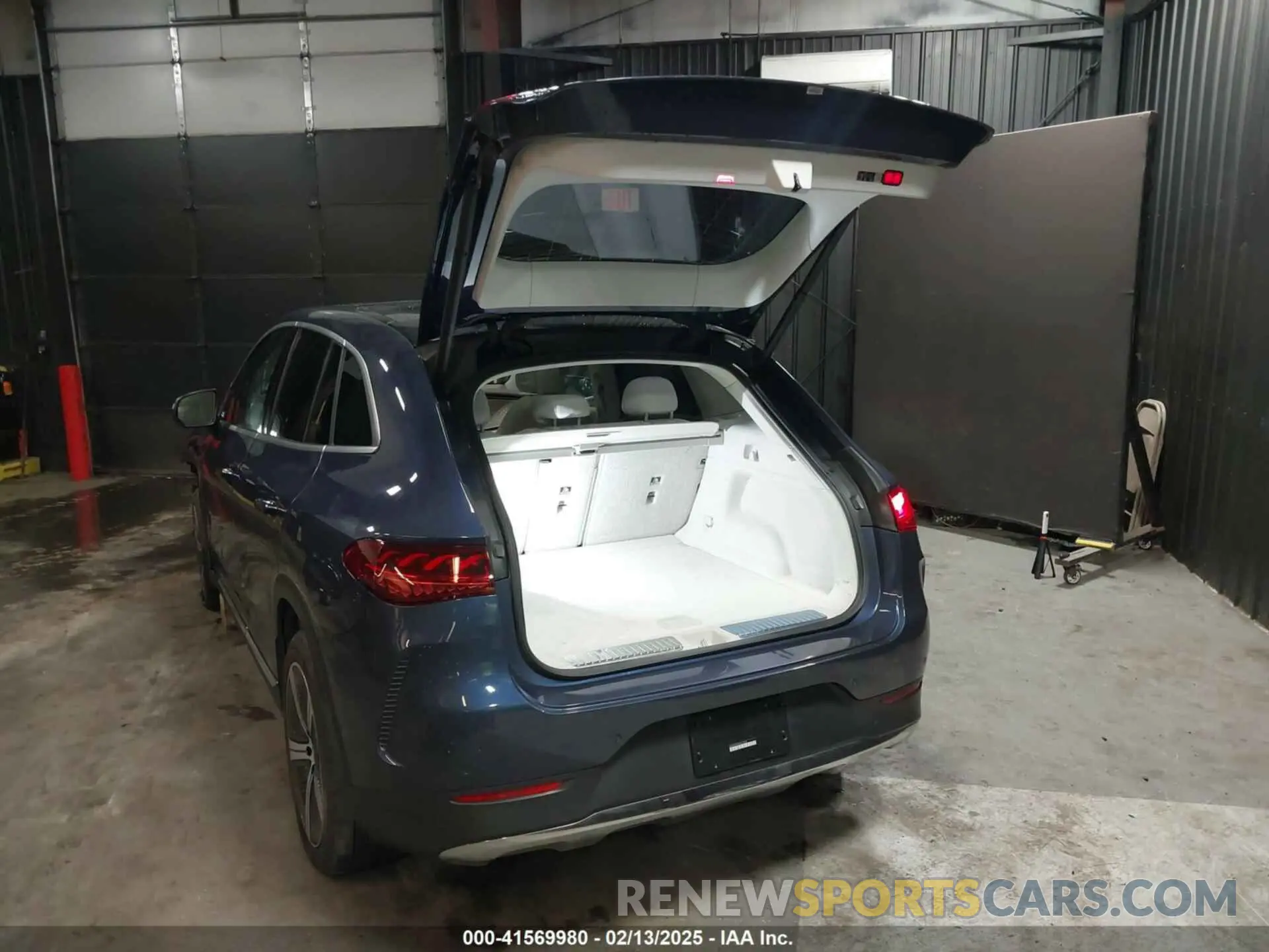 3 Photograph of a damaged car 4JGGM1CB9PA010905 MERCEDES-BENZ EQE 350 SUV 2023