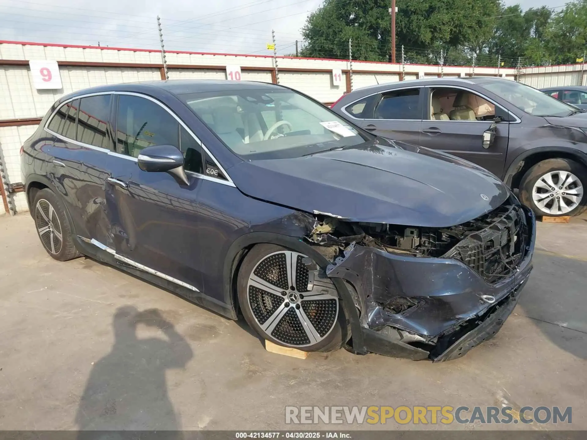 1 Photograph of a damaged car 4JGGM2BB8PA015102 MERCEDES-BENZ EQE 350+ SUV 2023
