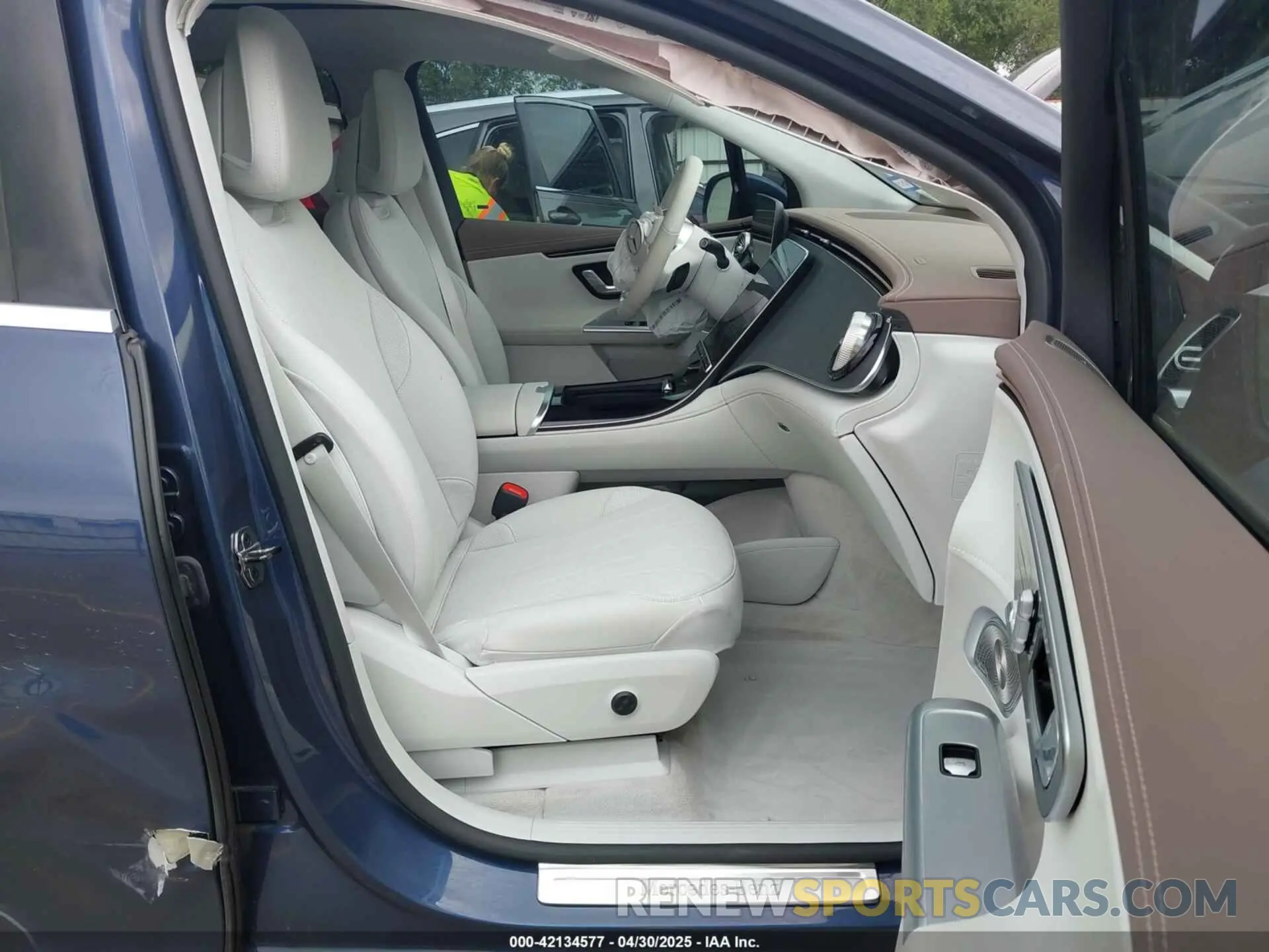 5 Photograph of a damaged car 4JGGM2BB8PA015102 MERCEDES-BENZ EQE 350+ SUV 2023