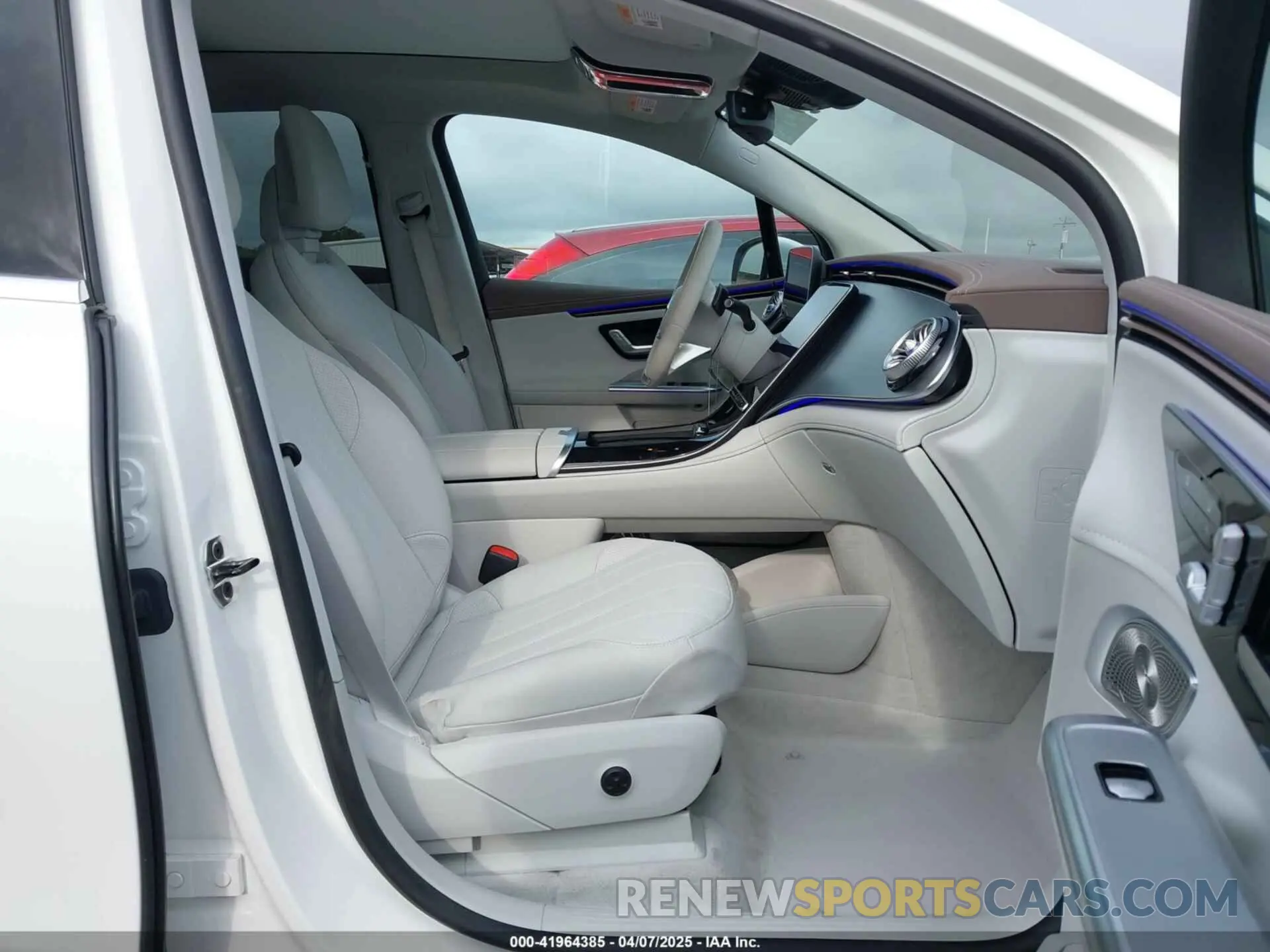 5 Photograph of a damaged car 4JGGM1CB3RA049847 MERCEDES-BENZ EQE 350 SUV 2024