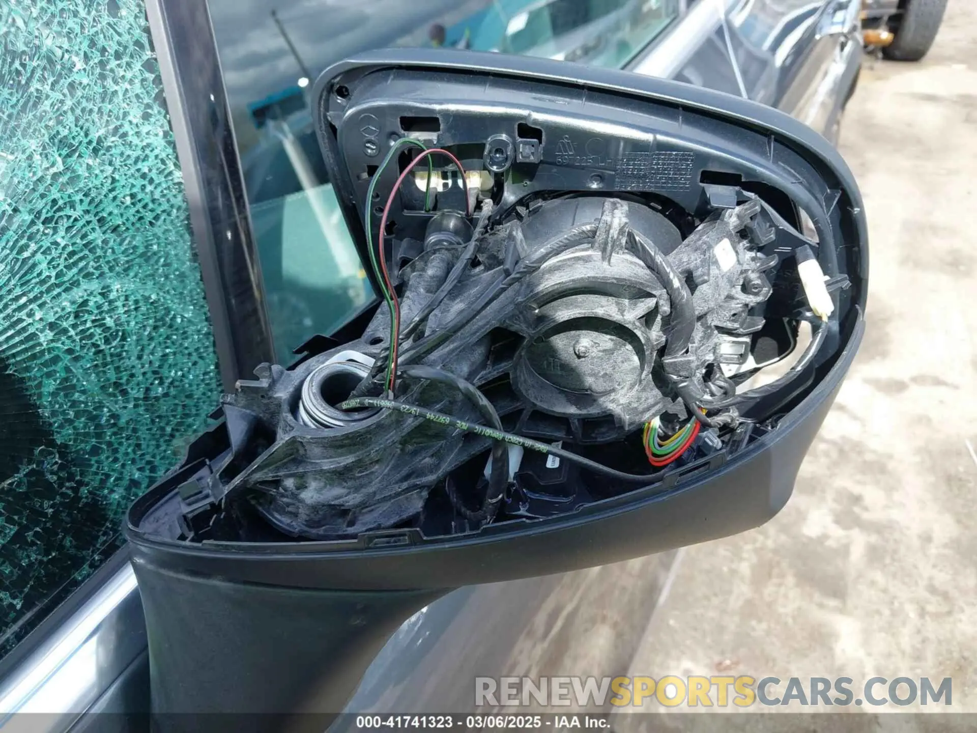 21 Photograph of a damaged car 4JGGM2CB0PA019157 MERCEDES-BENZ EQE 500 SUV 2023