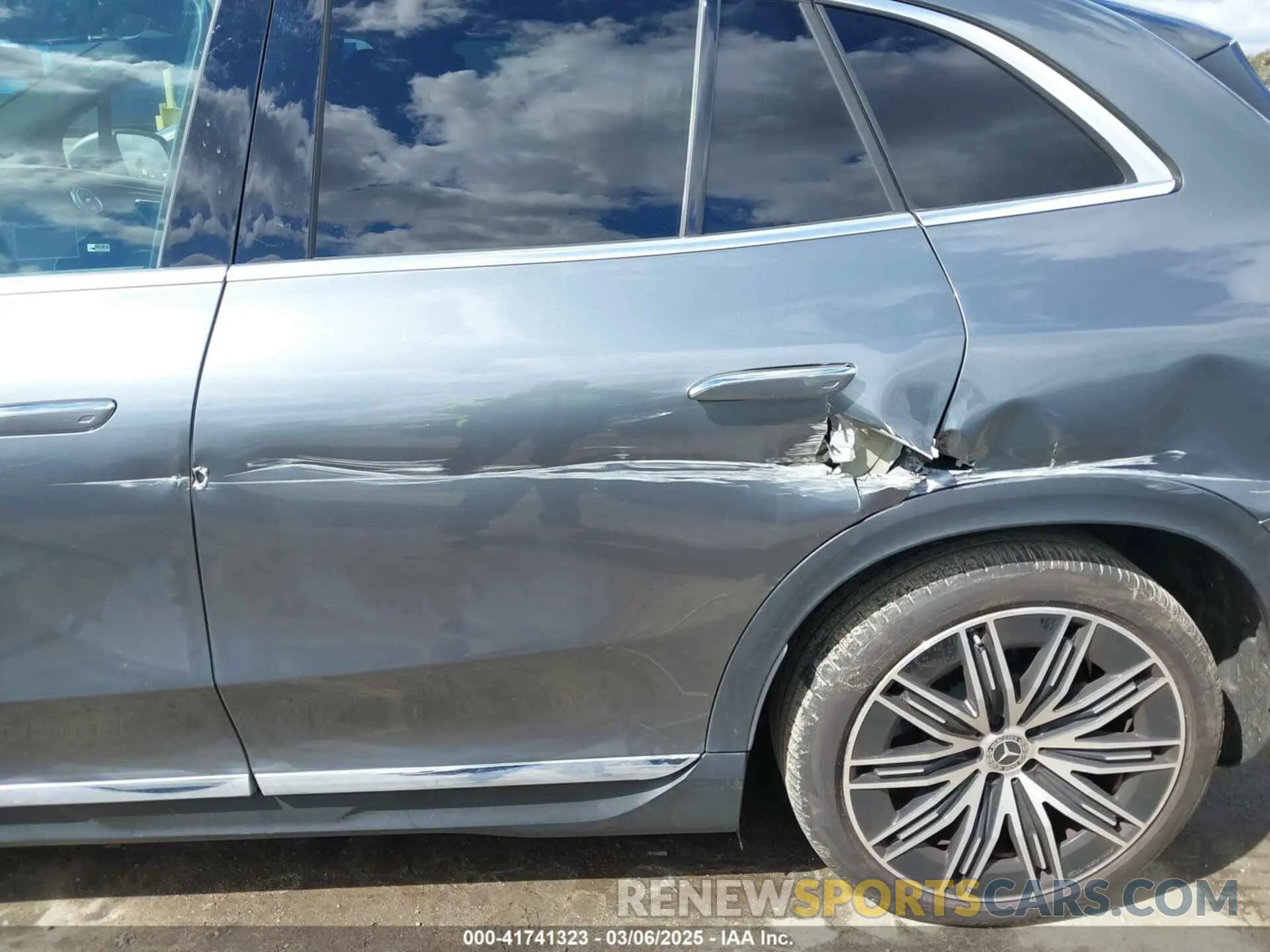 6 Photograph of a damaged car 4JGGM2CB0PA019157 MERCEDES-BENZ EQE 500 SUV 2023