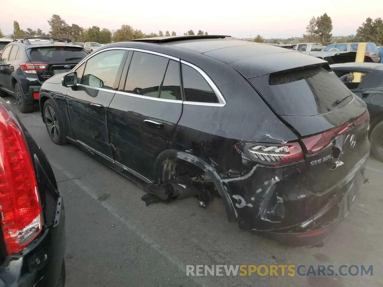 2 Photograph of a damaged car 4JGGM1CBXPA011481 MERCEDES-BENZ EQE SUV 35 2023