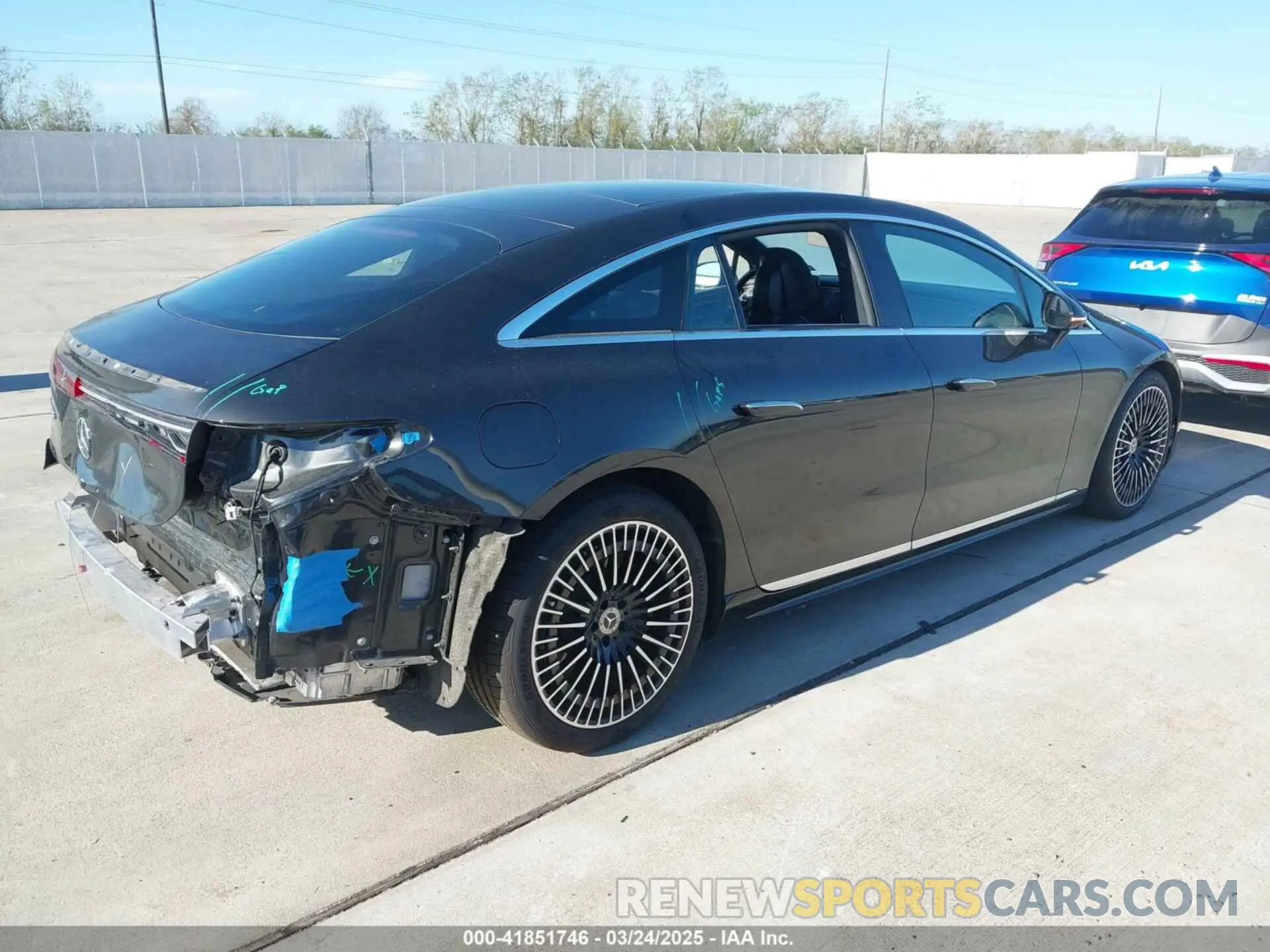 4 Photograph of a damaged car W1KCG2DB0NA003195 MERCEDES-BENZ EQS 450 2022