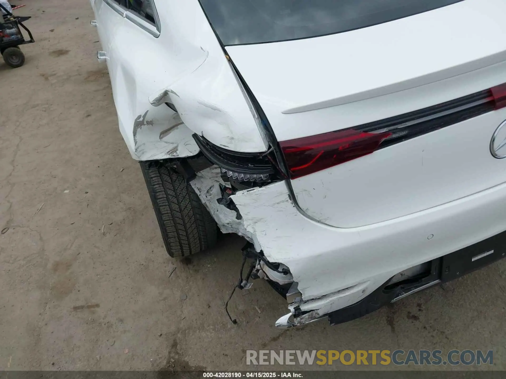 12 Photograph of a damaged car W1KCG2DB2PA031194 MERCEDES-BENZ EQS 450+ 2023