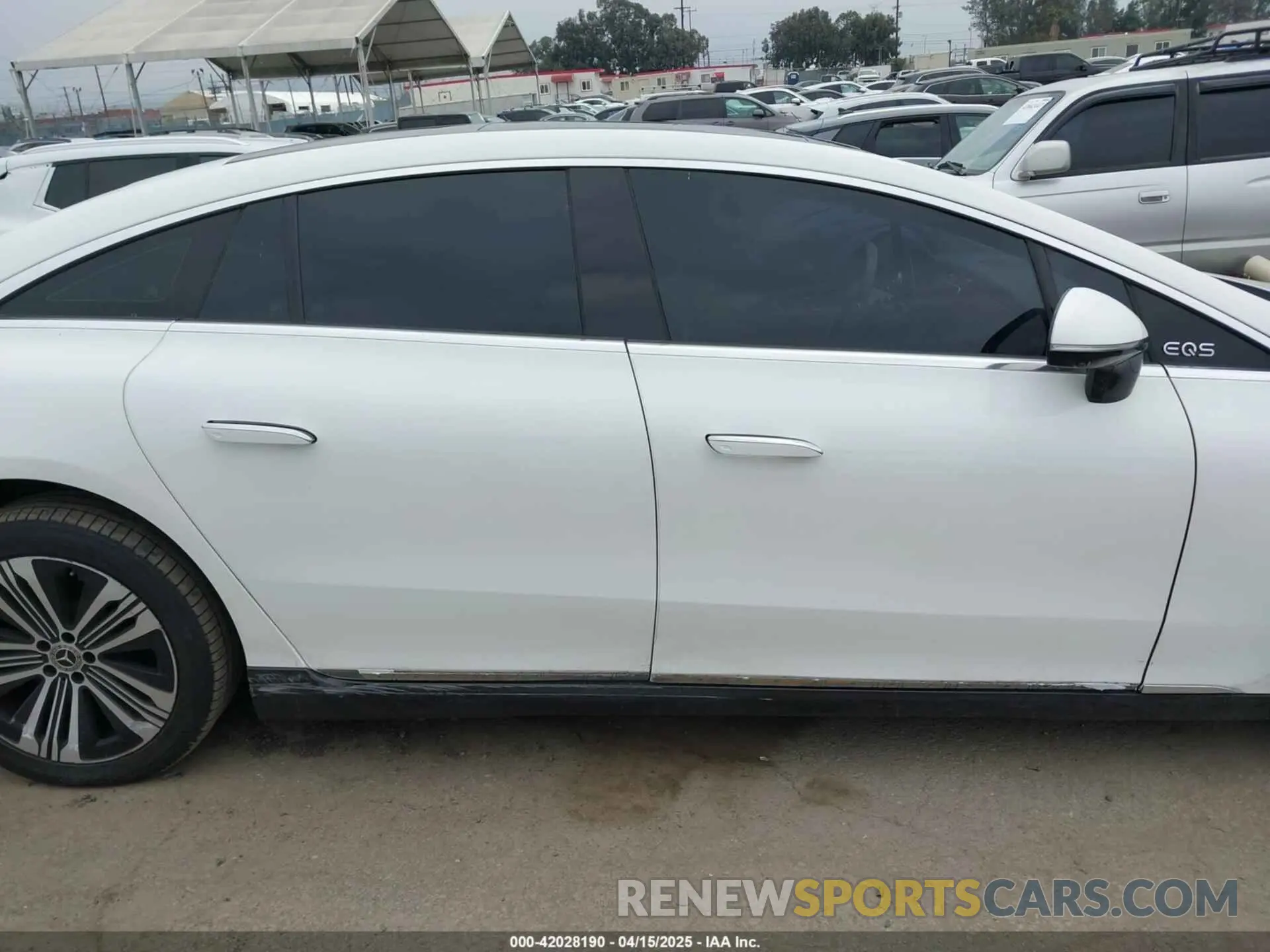 14 Photograph of a damaged car W1KCG2DB2PA031194 MERCEDES-BENZ EQS 450+ 2023