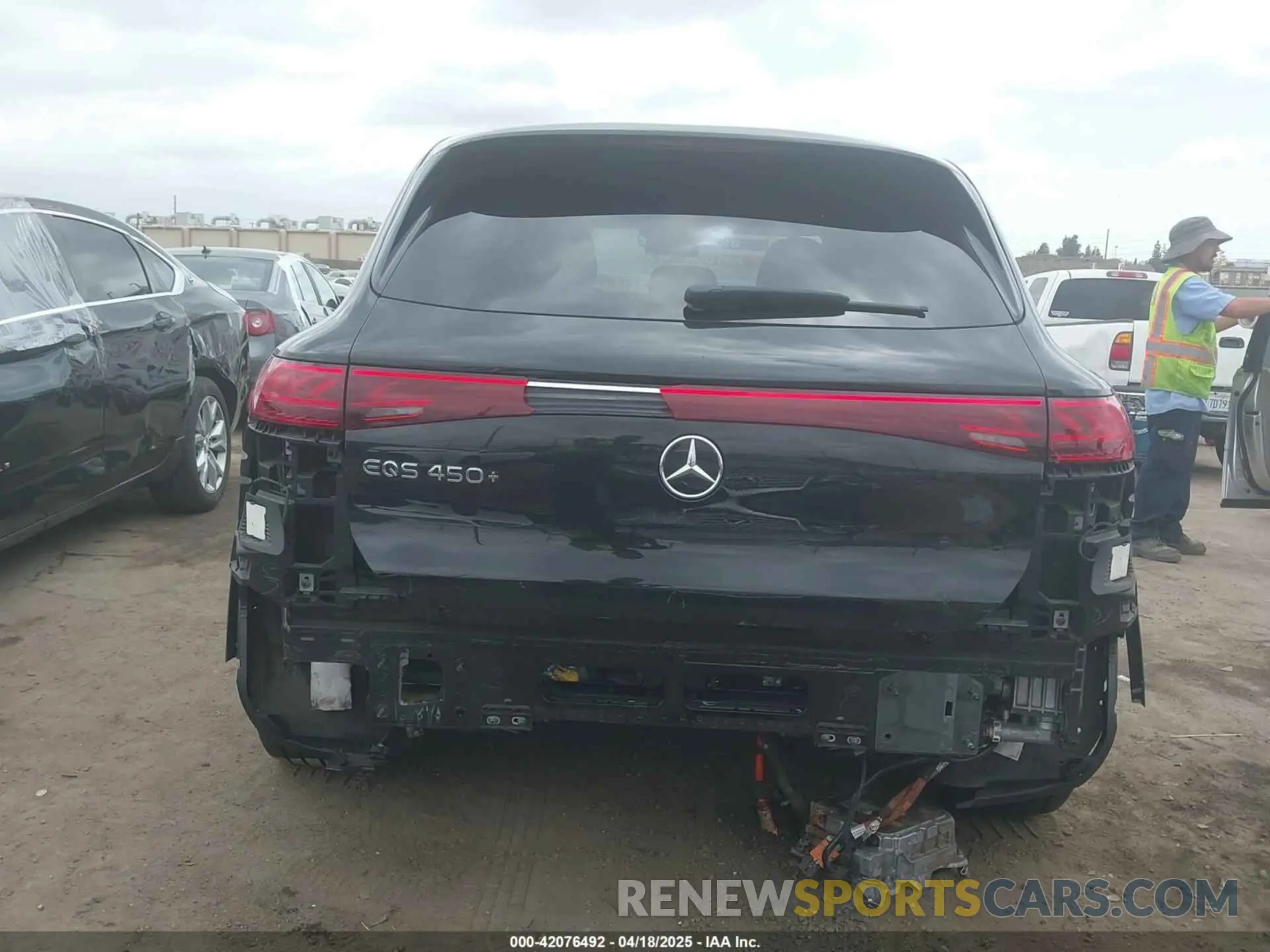 17 Photograph of a damaged car 4JGDM2DB8PA009820 MERCEDES-BENZ EQS 450+ SUV 2023