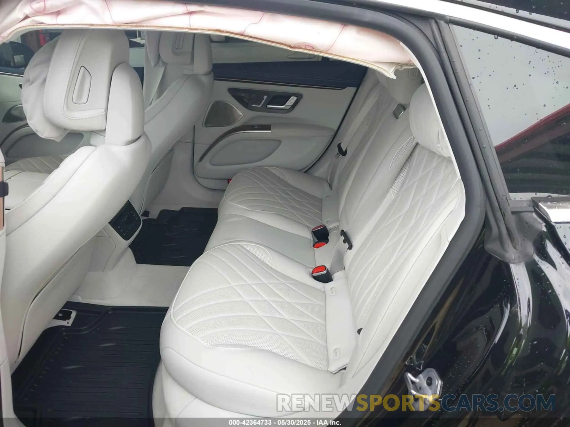8 Photograph of a damaged car W1KCG4EB1NA021456 MERCEDES-BENZ EQS 580 2022