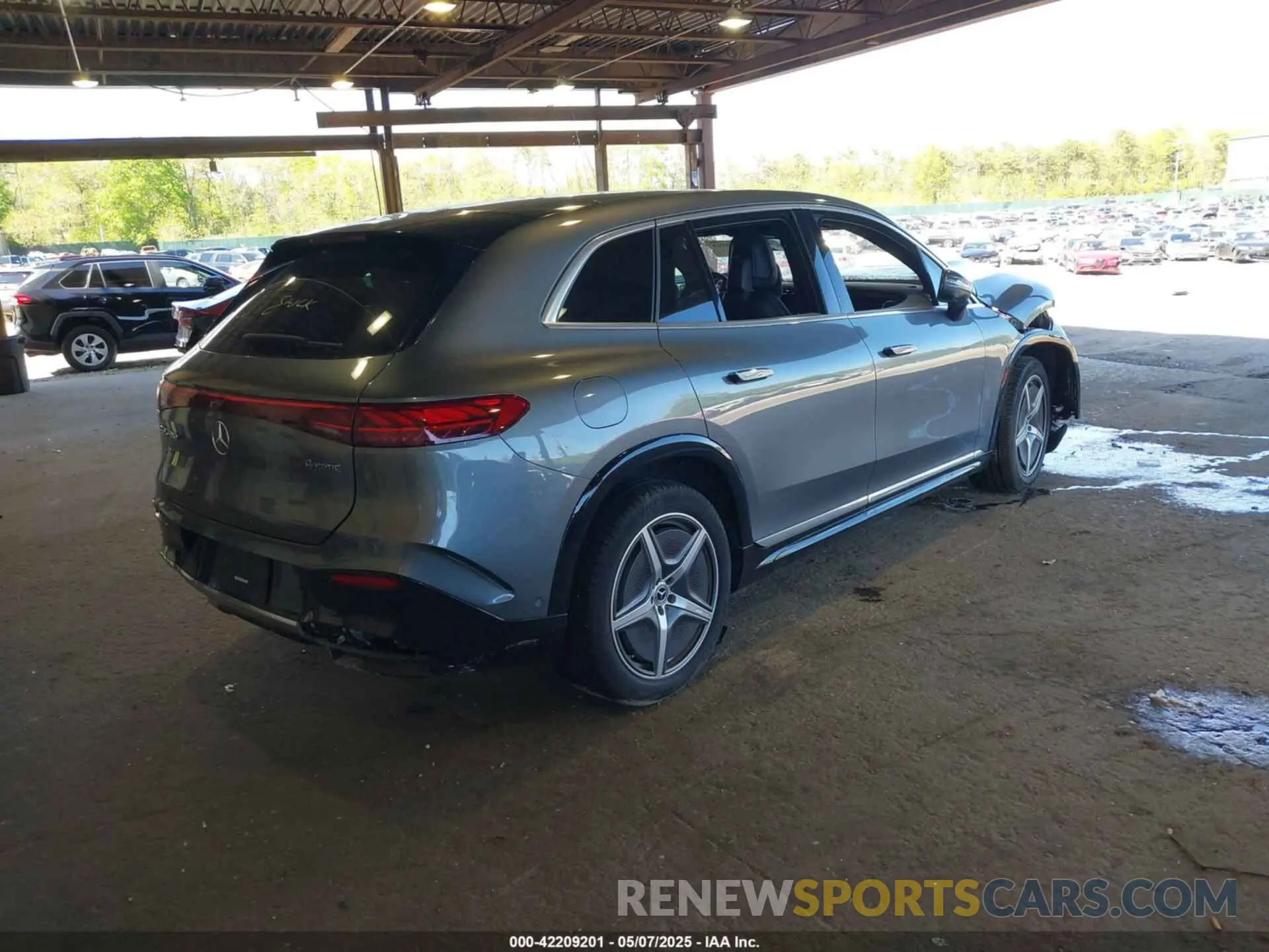 4 Photograph of a damaged car 4JGDM4EB3PA012585 MERCEDES-BENZ EQS 580 SUV 2023