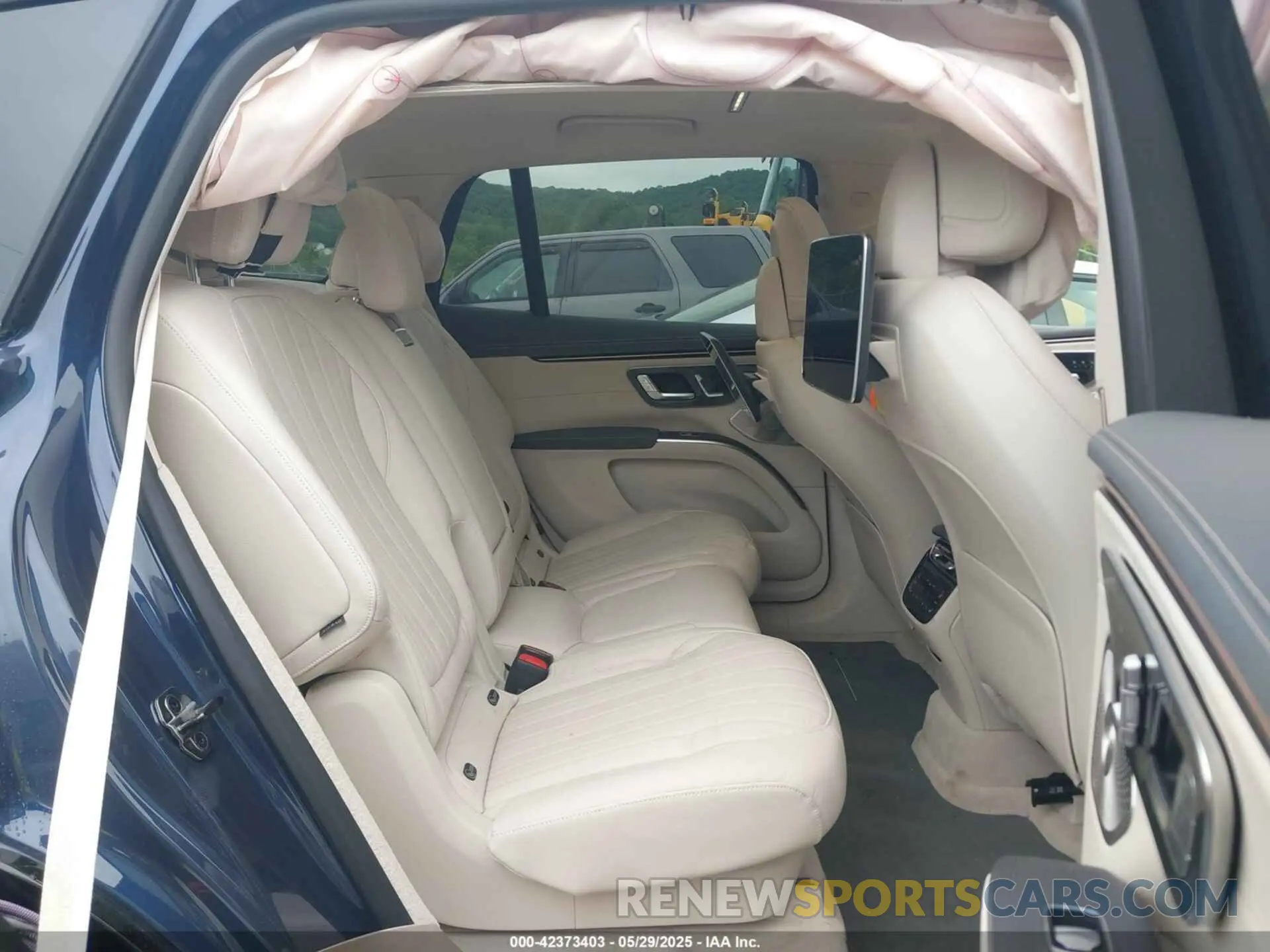 8 Photograph of a damaged car 4JGDM4EB6PA019188 MERCEDES-BENZ EQS 580 SUV 2023