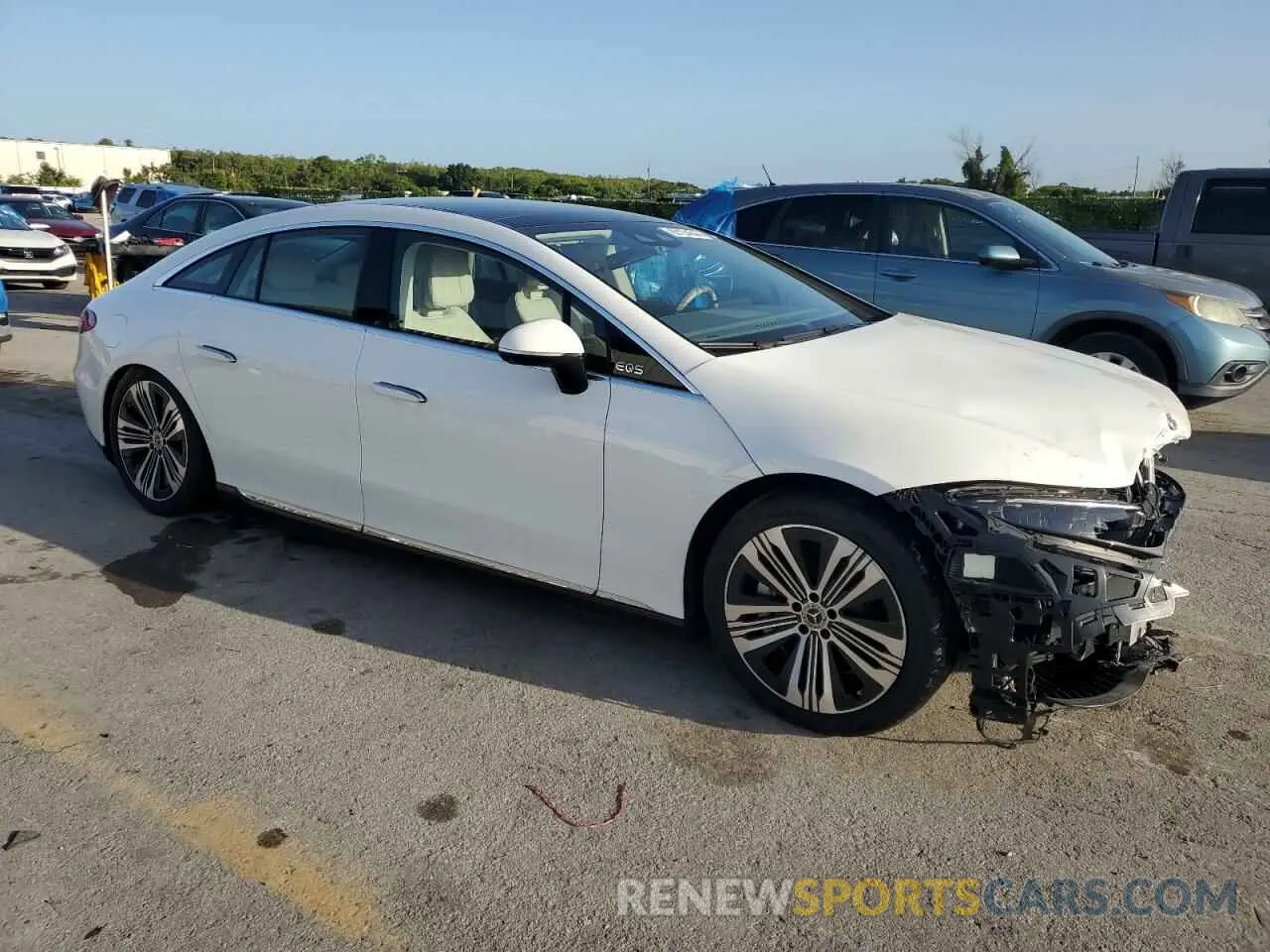 4 Photograph of a damaged car W1KCG2DB0NA015198 MERCEDES-BENZ EQS SEDAN 2022