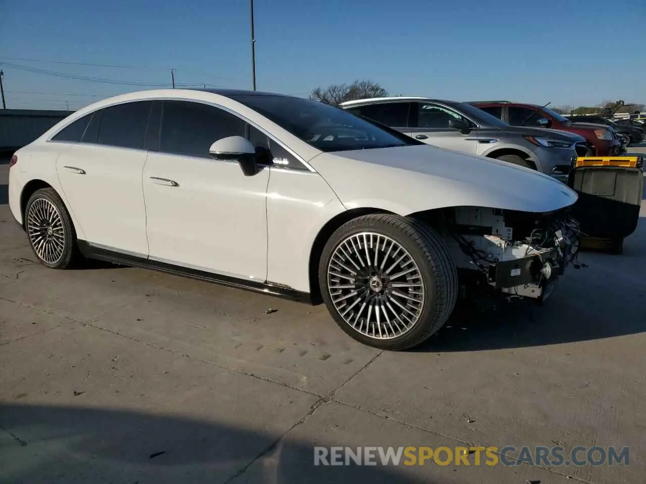 4 Photograph of a damaged car W1KCG2DB6NA004979 MERCEDES-BENZ EQS SEDAN 2022