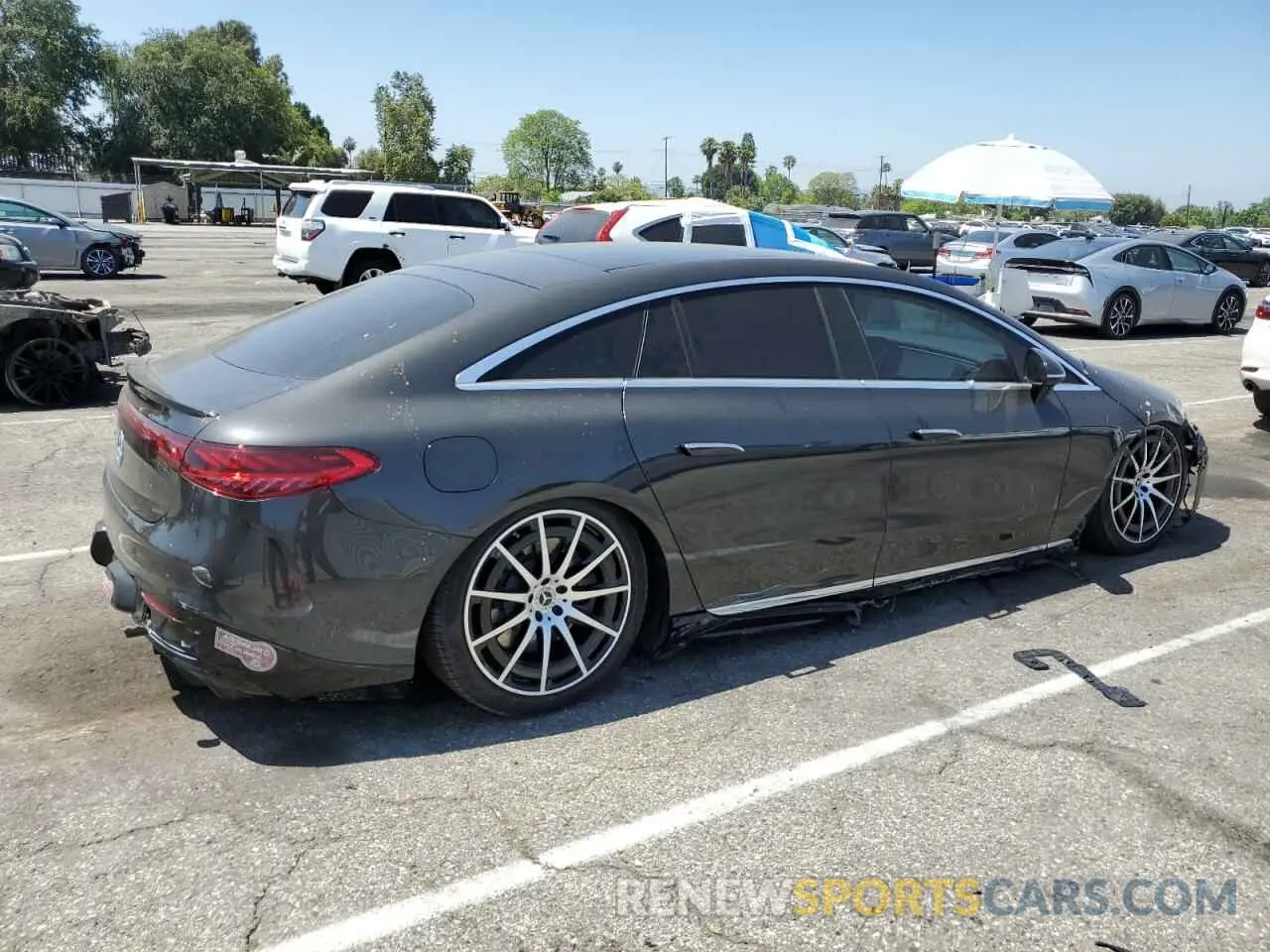 3 Photograph of a damaged car W1KCG2DB9NA017077 MERCEDES-BENZ EQS SEDAN 2022