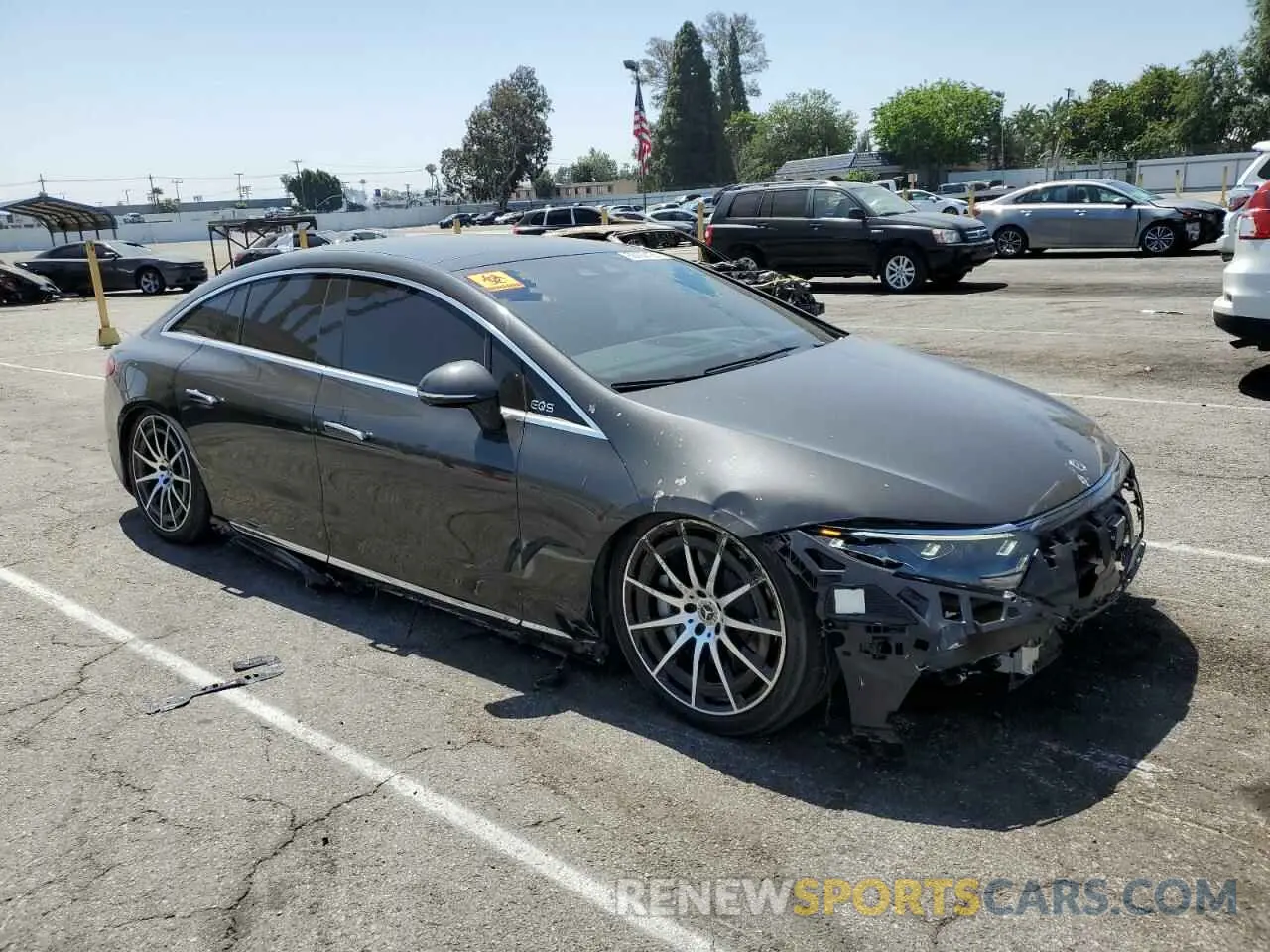 4 Photograph of a damaged car W1KCG2DB9NA017077 MERCEDES-BENZ EQS SEDAN 2022