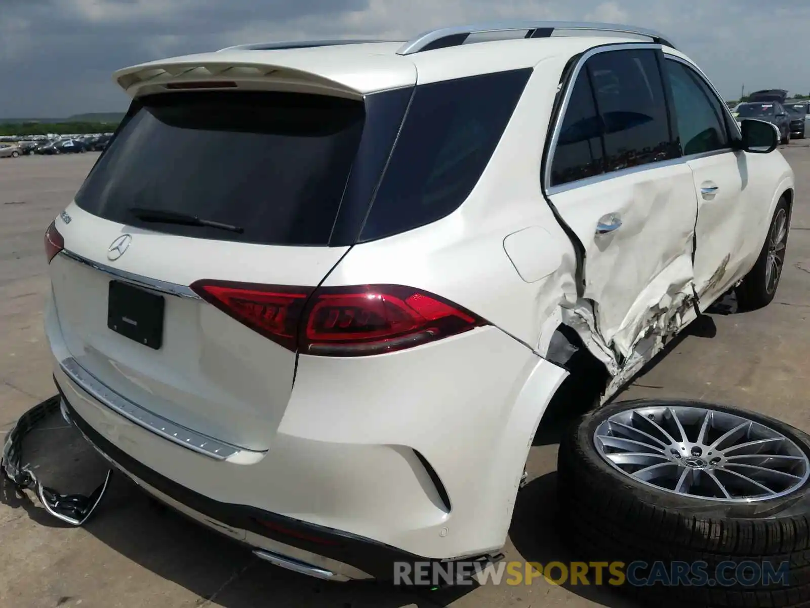 4 Photograph of a damaged car 4JGFB4JE0LA207066 MERCEDES-BENZ G CLASS 2020