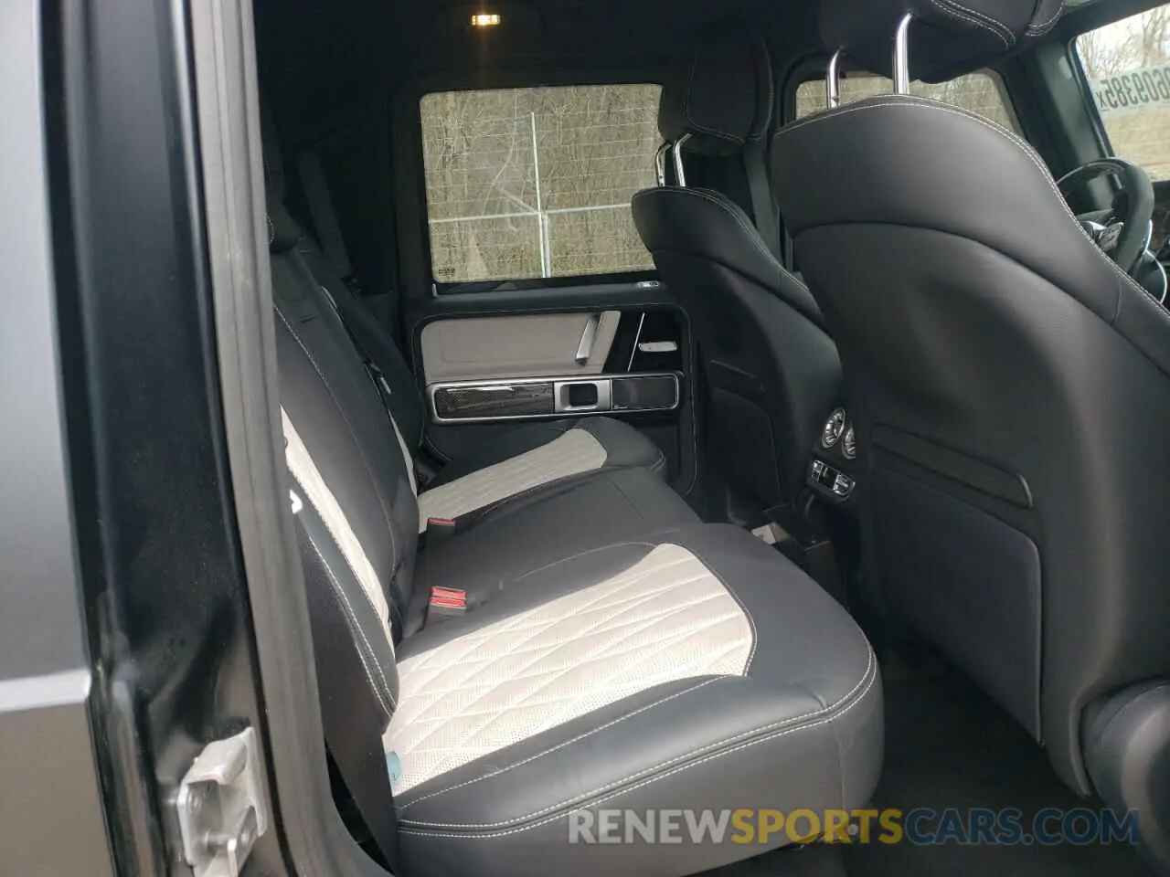 11 Photograph of a damaged car W1NYC7HJ0RX504884 MERCEDES-BENZ G-CLASS 2024