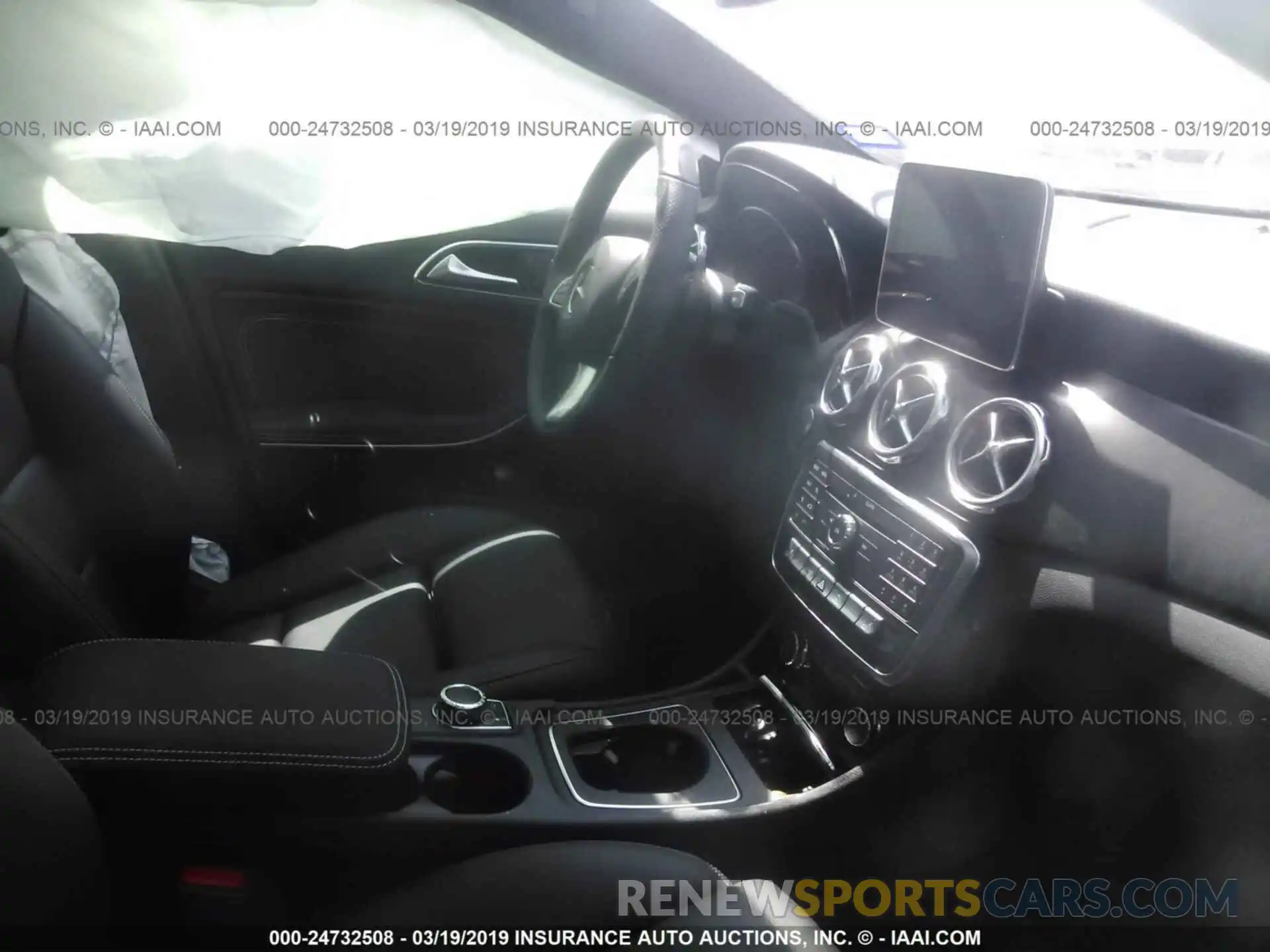 5 Photograph of a damaged car WDCTG4EB0KU008244 MERCEDES-BENZ GLA 2019