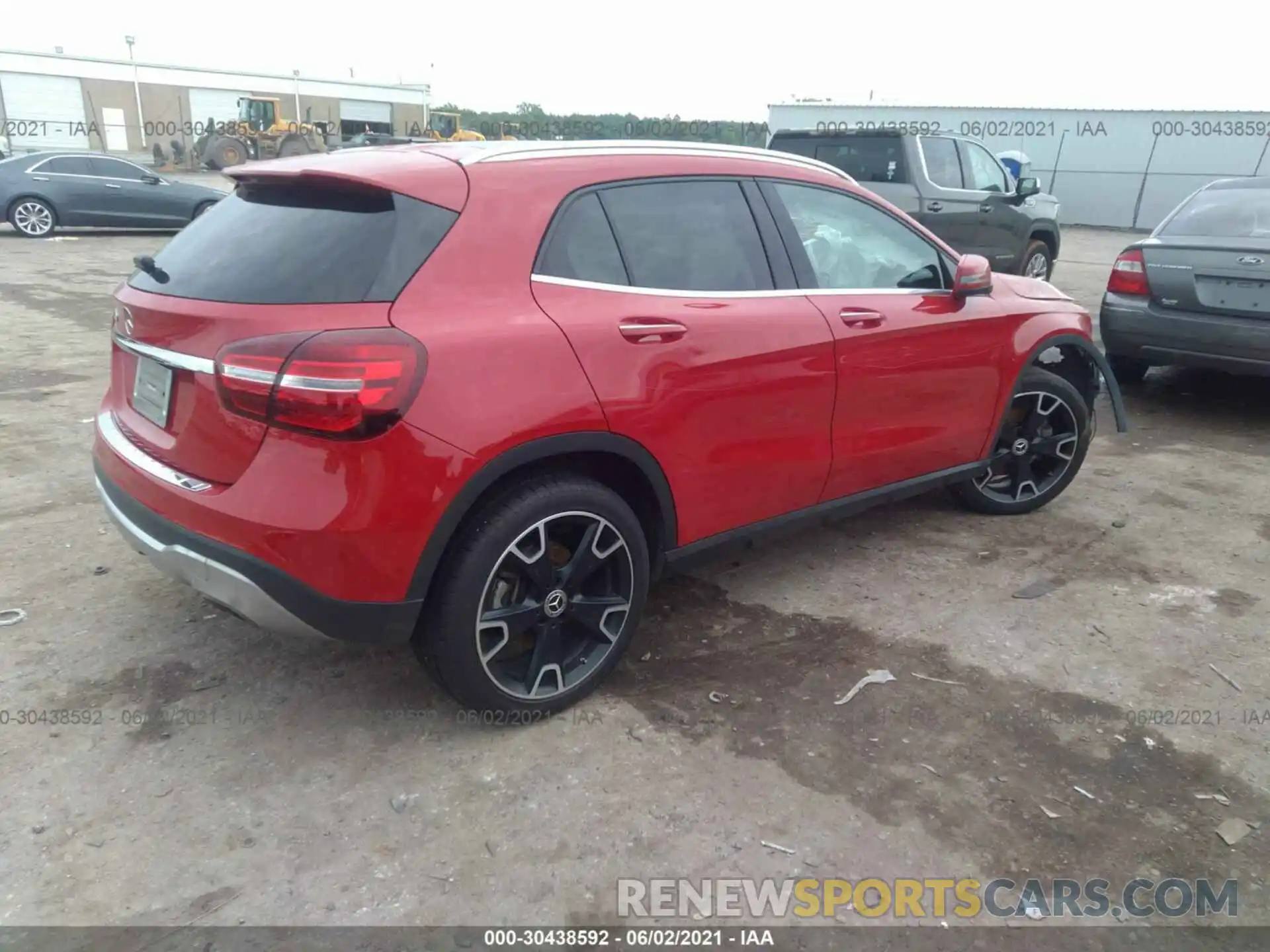 4 Photograph of a damaged car WDCTG4EB4KU018968 MERCEDES-BENZ GLA 2019