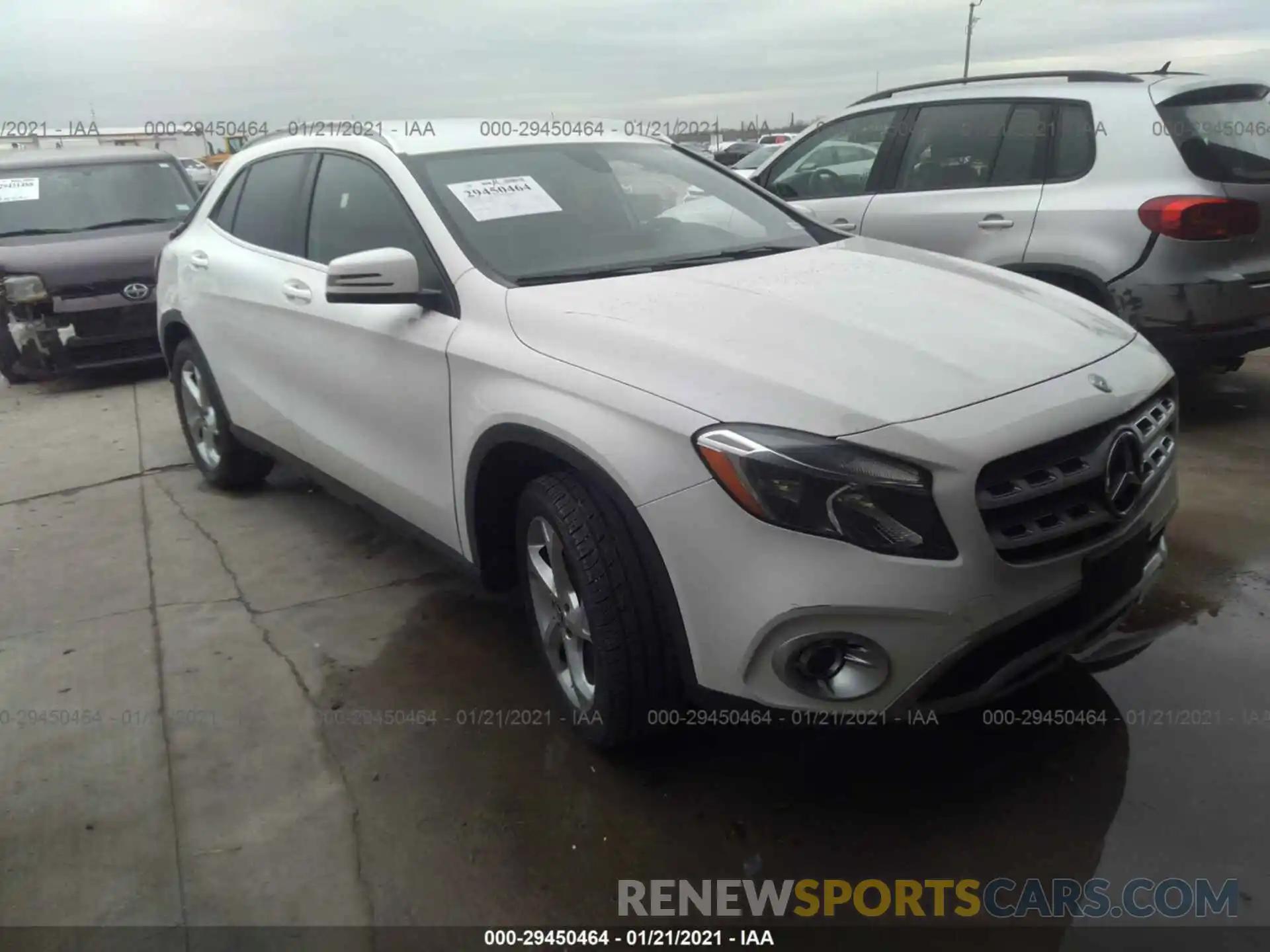 1 Photograph of a damaged car WDCTG4EB5KJ575048 MERCEDES-BENZ GLA 2019