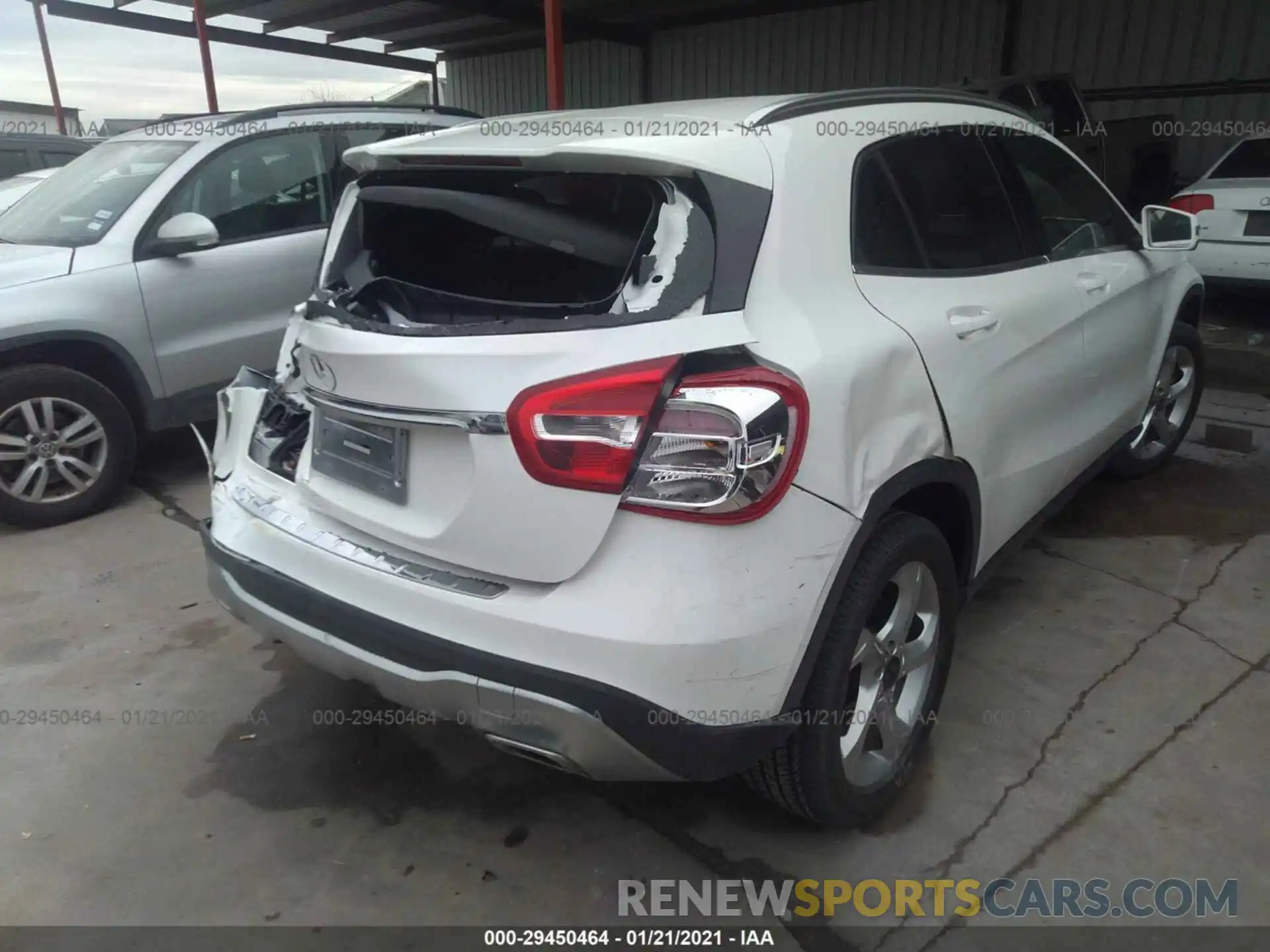 4 Photograph of a damaged car WDCTG4EB5KJ575048 MERCEDES-BENZ GLA 2019