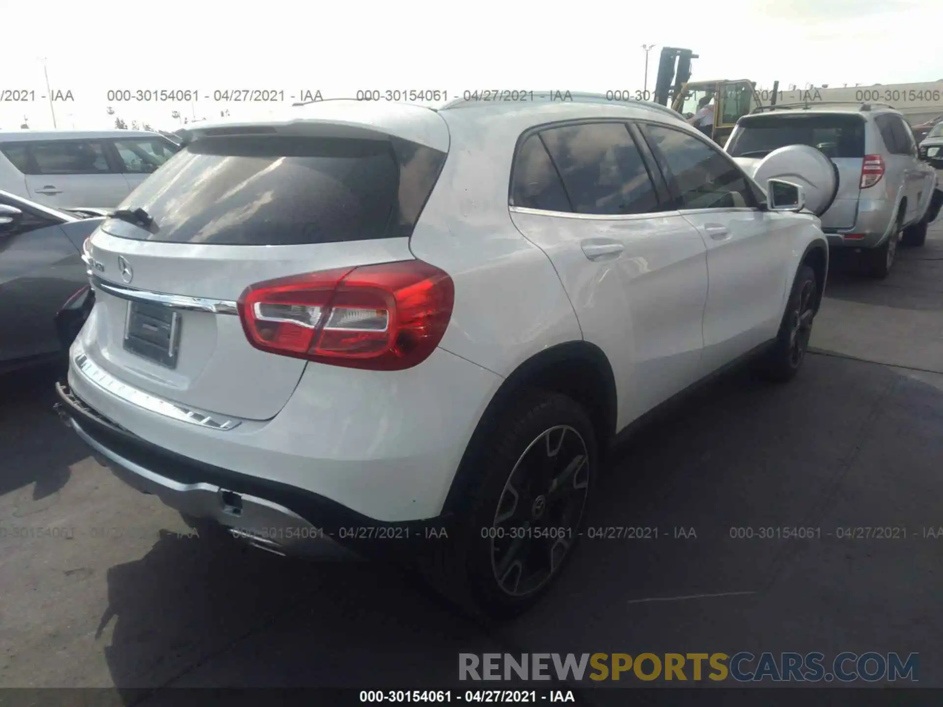 4 Photograph of a damaged car WDCTG4EB5KJ580234 MERCEDES-BENZ GLA 2019