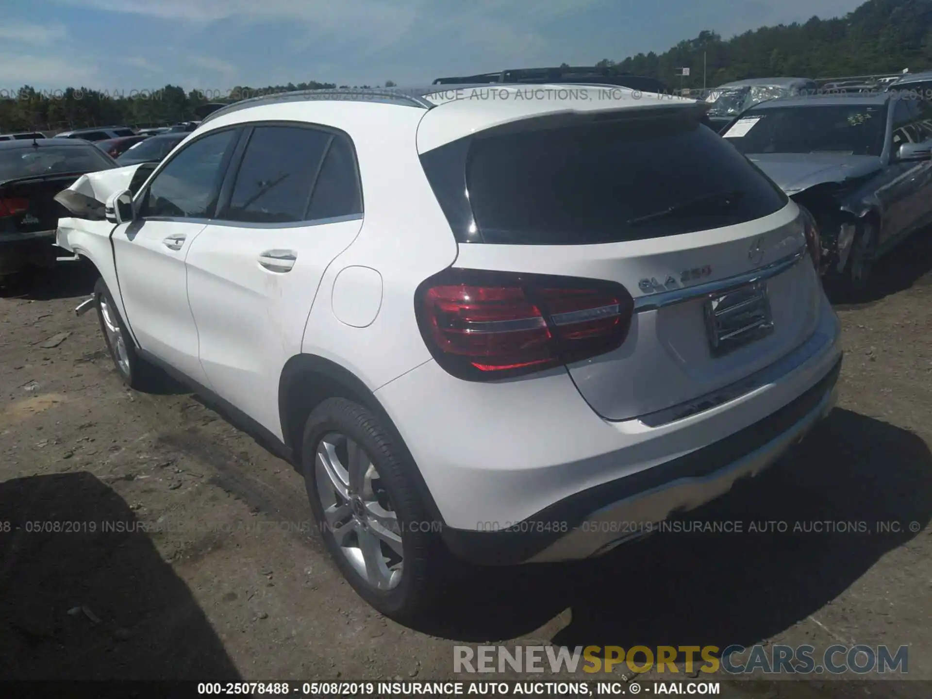 3 Photograph of a damaged car WDCTG4EB6KJ550353 MERCEDES-BENZ GLA 2019