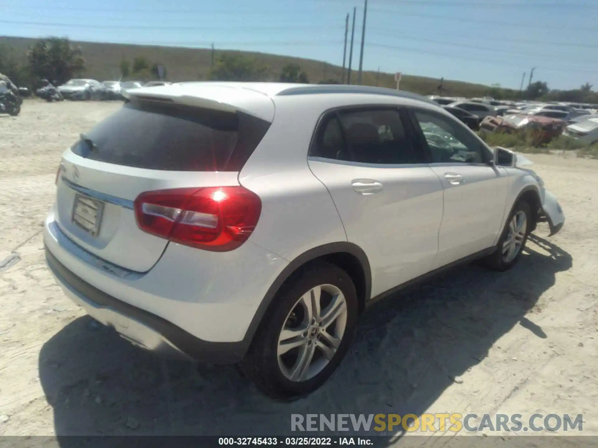 4 Photograph of a damaged car WDCTG4EB7KU015238 MERCEDES-BENZ GLA 2019