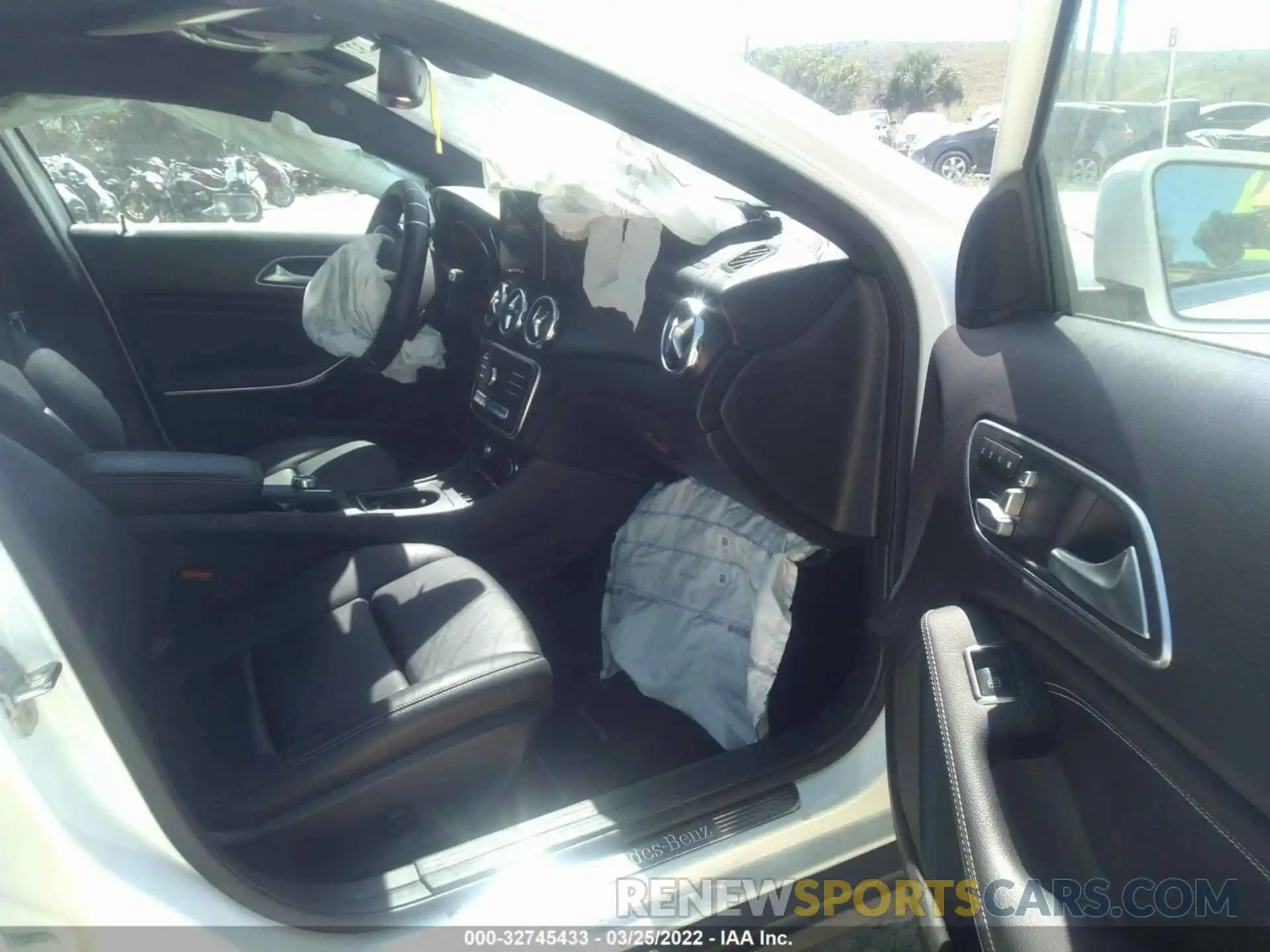 5 Photograph of a damaged car WDCTG4EB7KU015238 MERCEDES-BENZ GLA 2019