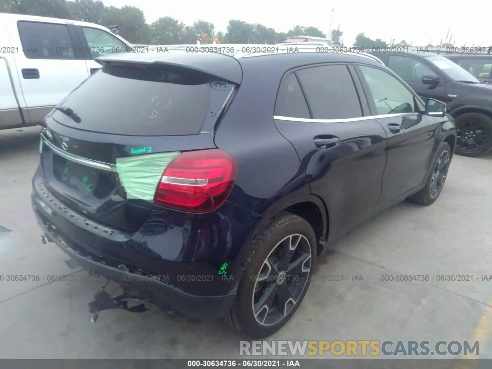 4 Photograph of a damaged car WDCTG4EB8KJ550676 MERCEDES-BENZ GLA 2019