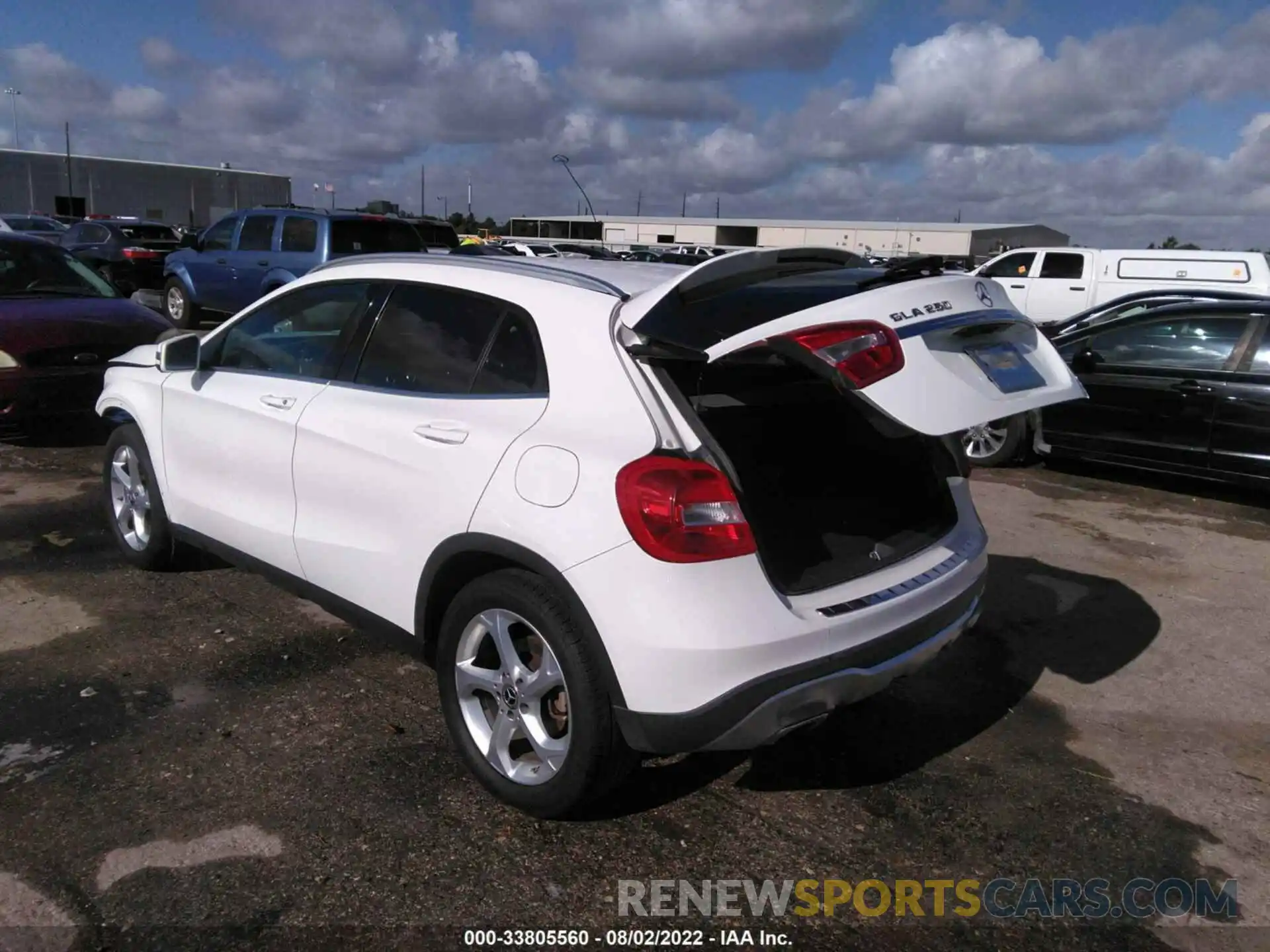 3 Photograph of a damaged car WDCTG4EB9KU005522 MERCEDES-BENZ GLA 2019