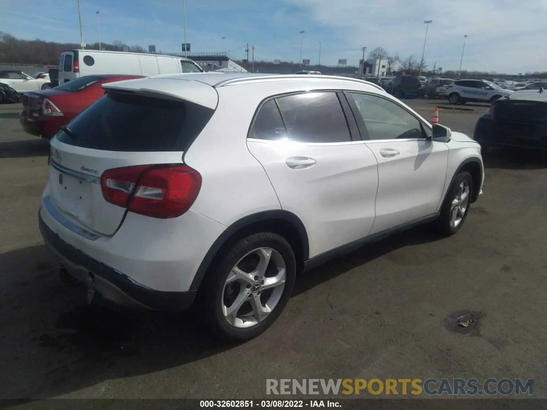 4 Photograph of a damaged car WDCTG4GB2KU004077 MERCEDES-BENZ GLA 2019