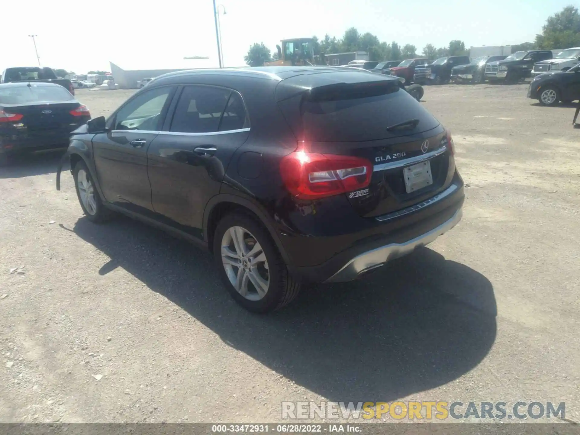 3 Photograph of a damaged car WDCTG4GB4KJ582411 MERCEDES-BENZ GLA 2019