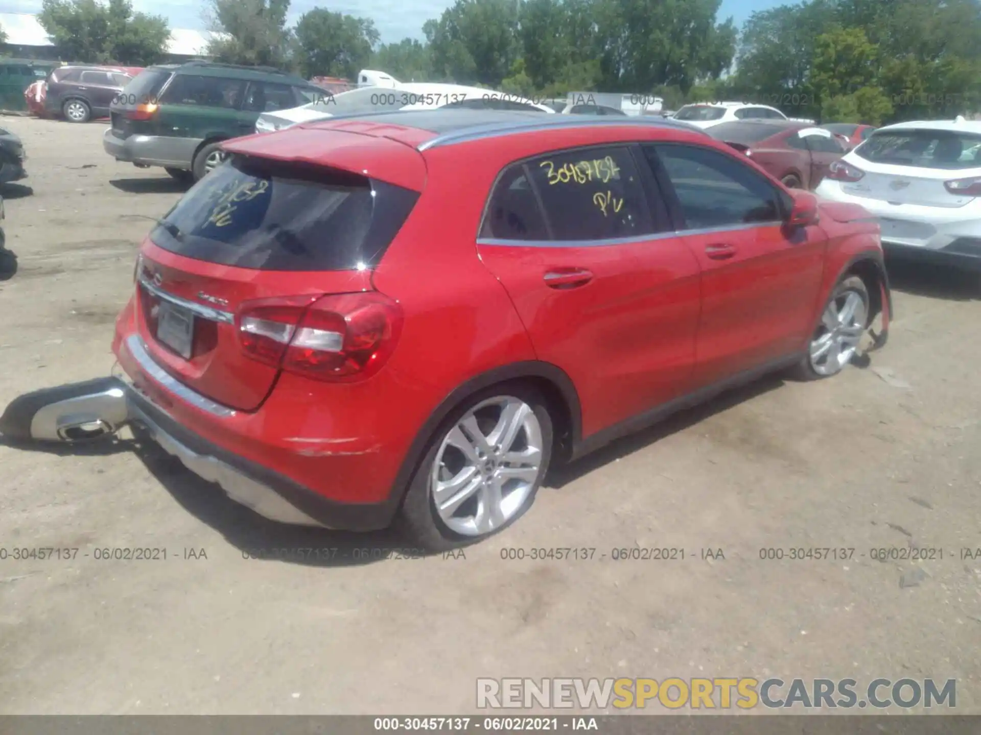 4 Photograph of a damaged car WDCTG4GB5KJ583616 MERCEDES-BENZ GLA 2019