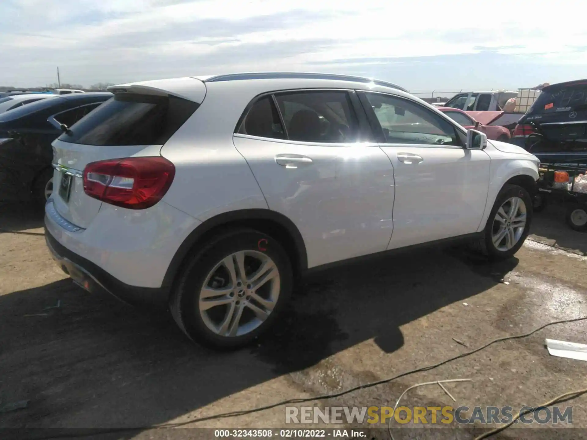 4 Photograph of a damaged car WDCTG4EB0LU022033 MERCEDES-BENZ GLA 2020