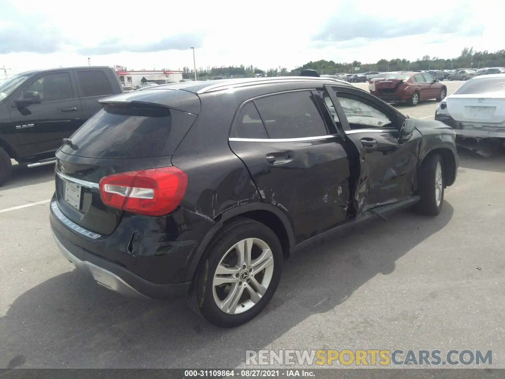 4 Photograph of a damaged car WDCTG4EB7LU023101 MERCEDES-BENZ GLA 2020