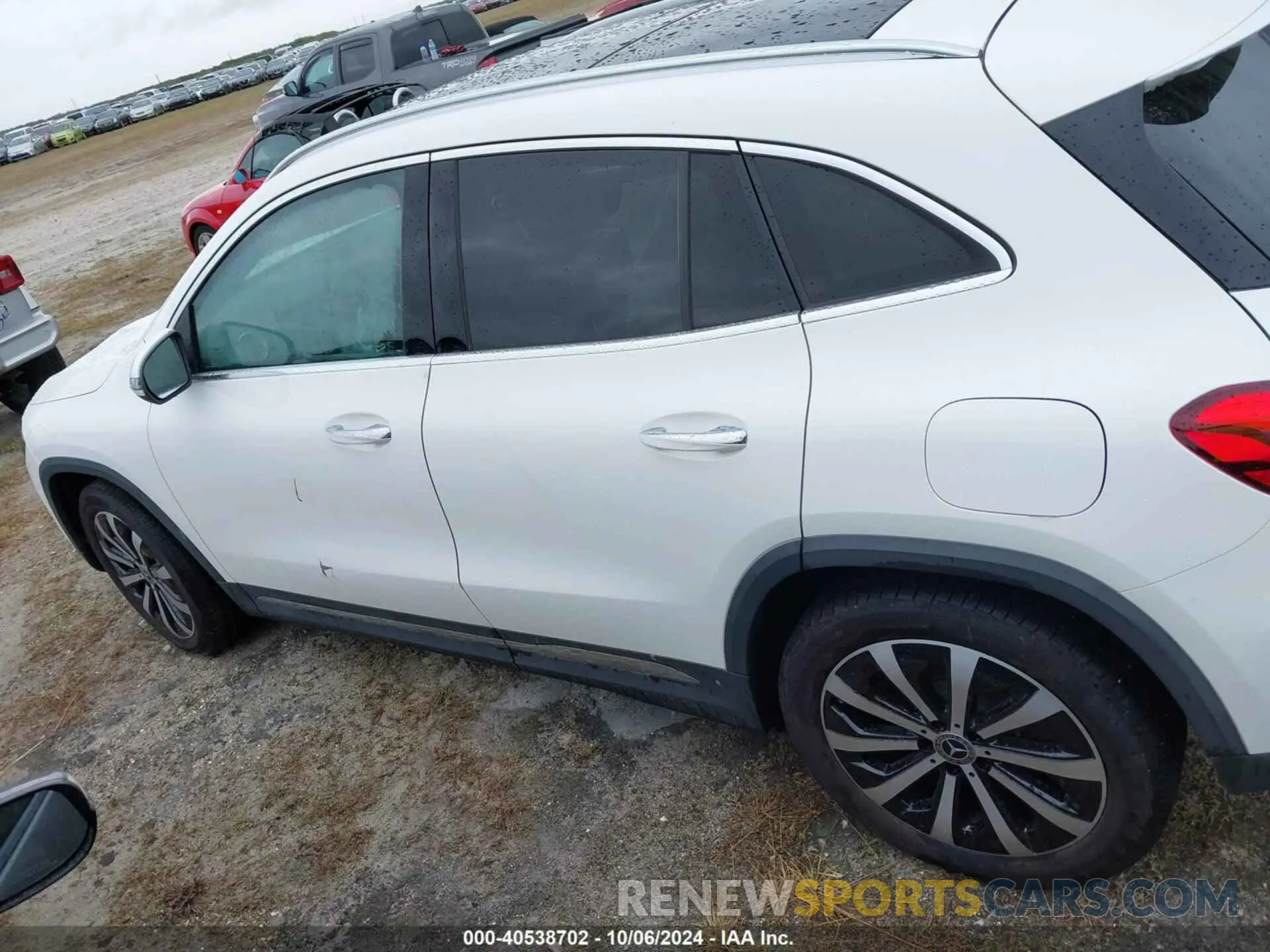 14 Photograph of a damaged car W1N4N4GB9MJ219744 MERCEDES-BENZ GLA 2021