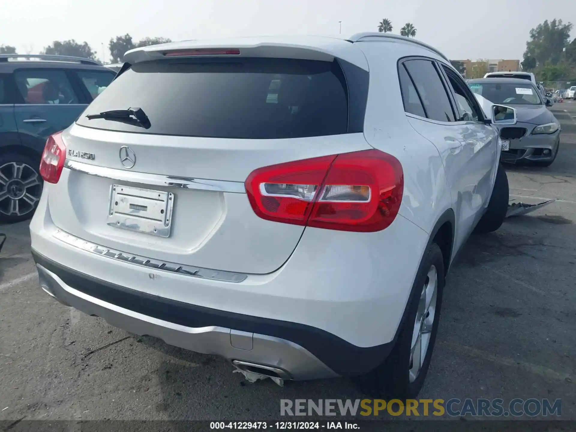 4 Photograph of a damaged car WDCTG4EB0KJ552289 MERCEDES-BENZ GLA 250 2019