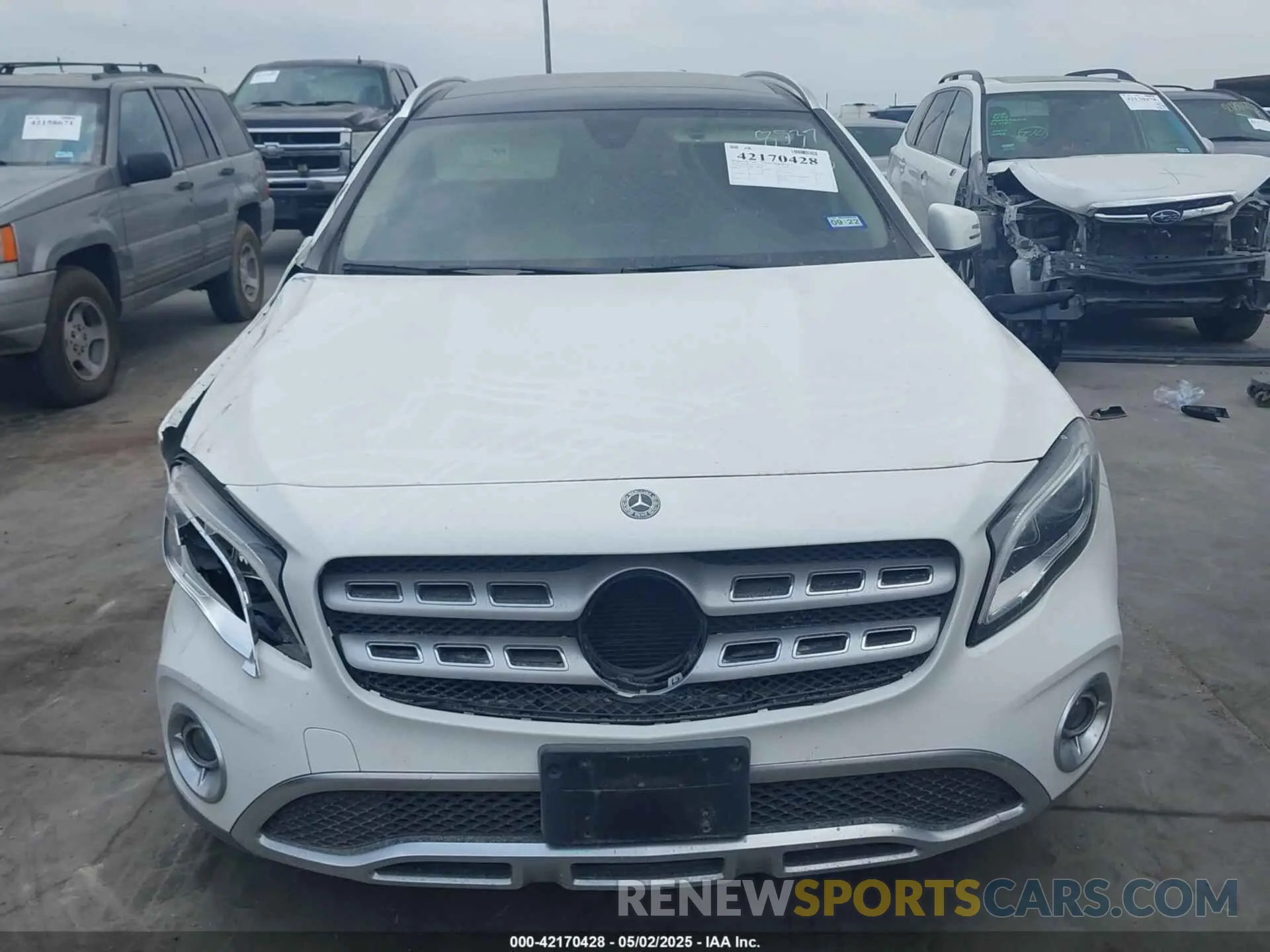 12 Photograph of a damaged car WDCTG4EB0KU000628 MERCEDES-BENZ GLA 250 2019