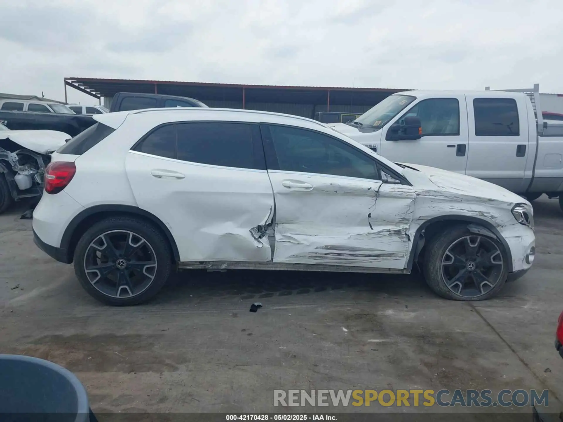 13 Photograph of a damaged car WDCTG4EB0KU000628 MERCEDES-BENZ GLA 250 2019