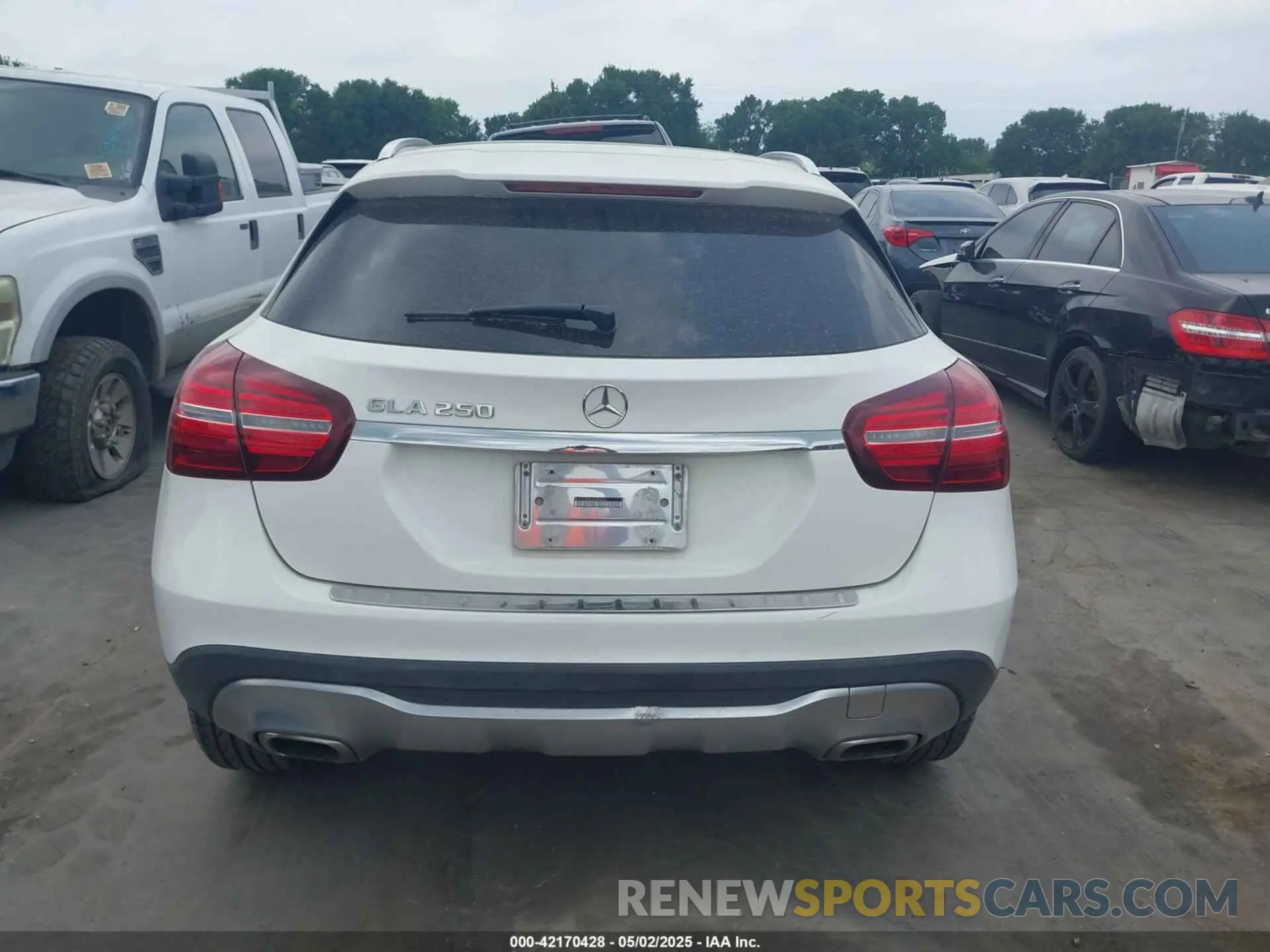 16 Photograph of a damaged car WDCTG4EB0KU000628 MERCEDES-BENZ GLA 250 2019